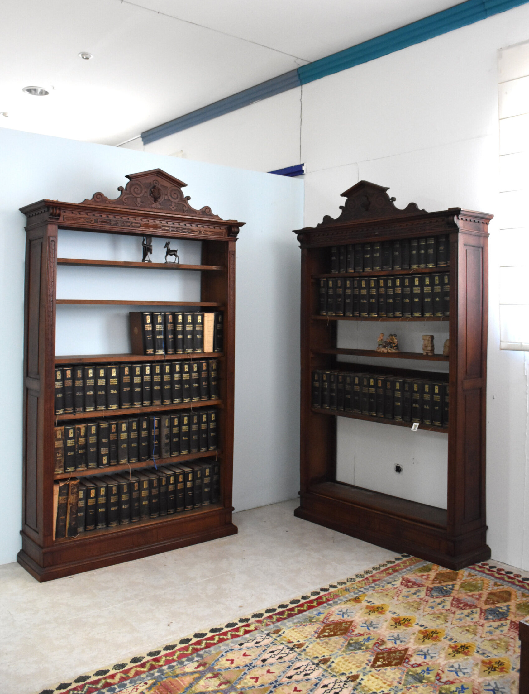 Pareja de estanterías librerías antiguas Alfonsinas