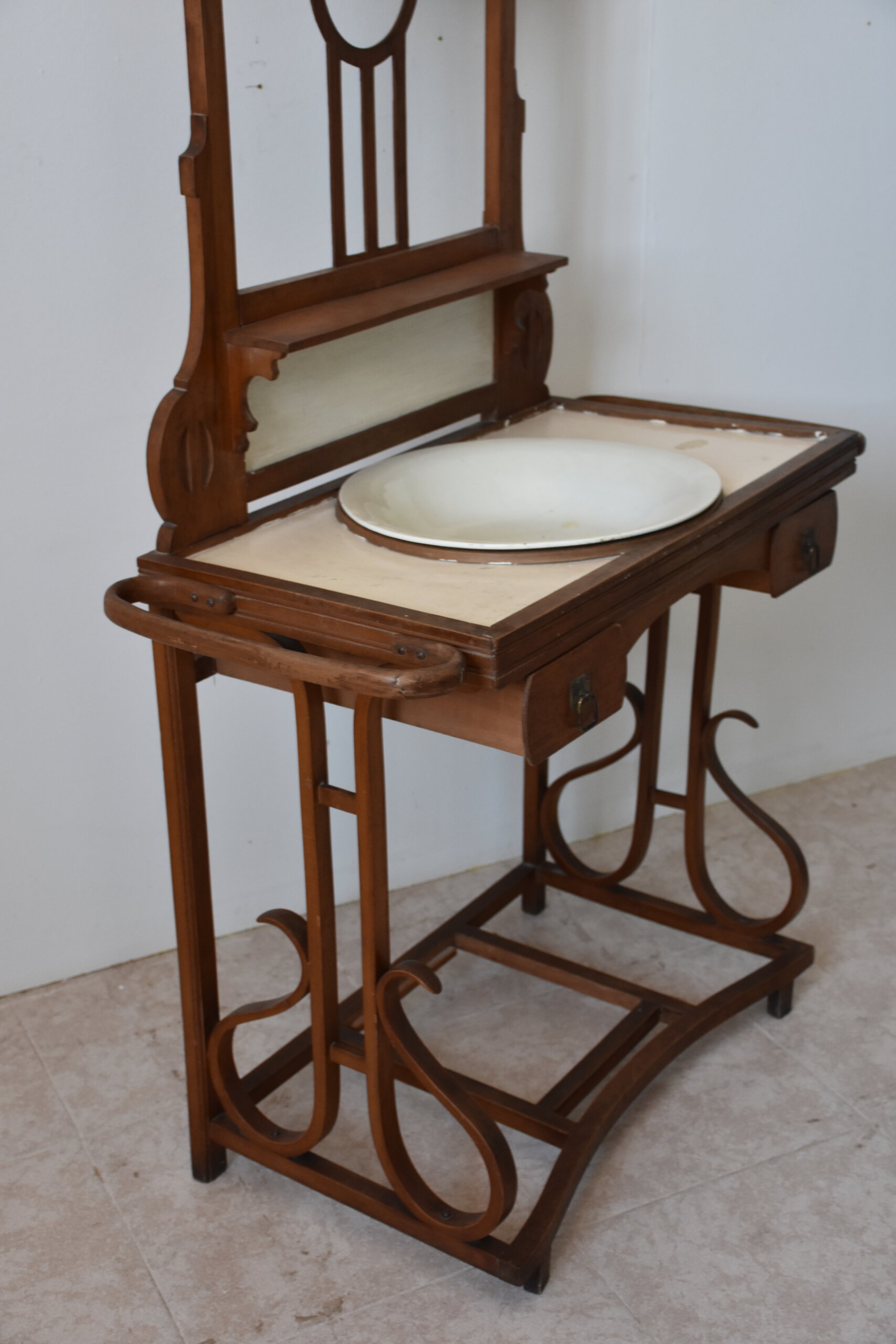 Palanganero antiguo estilo modernista - Imagen 7