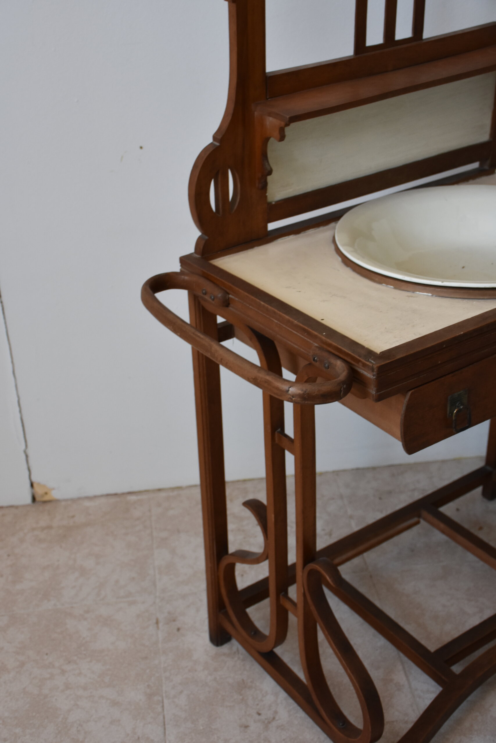Palanganero antiguo estilo modernista - Imagen 8