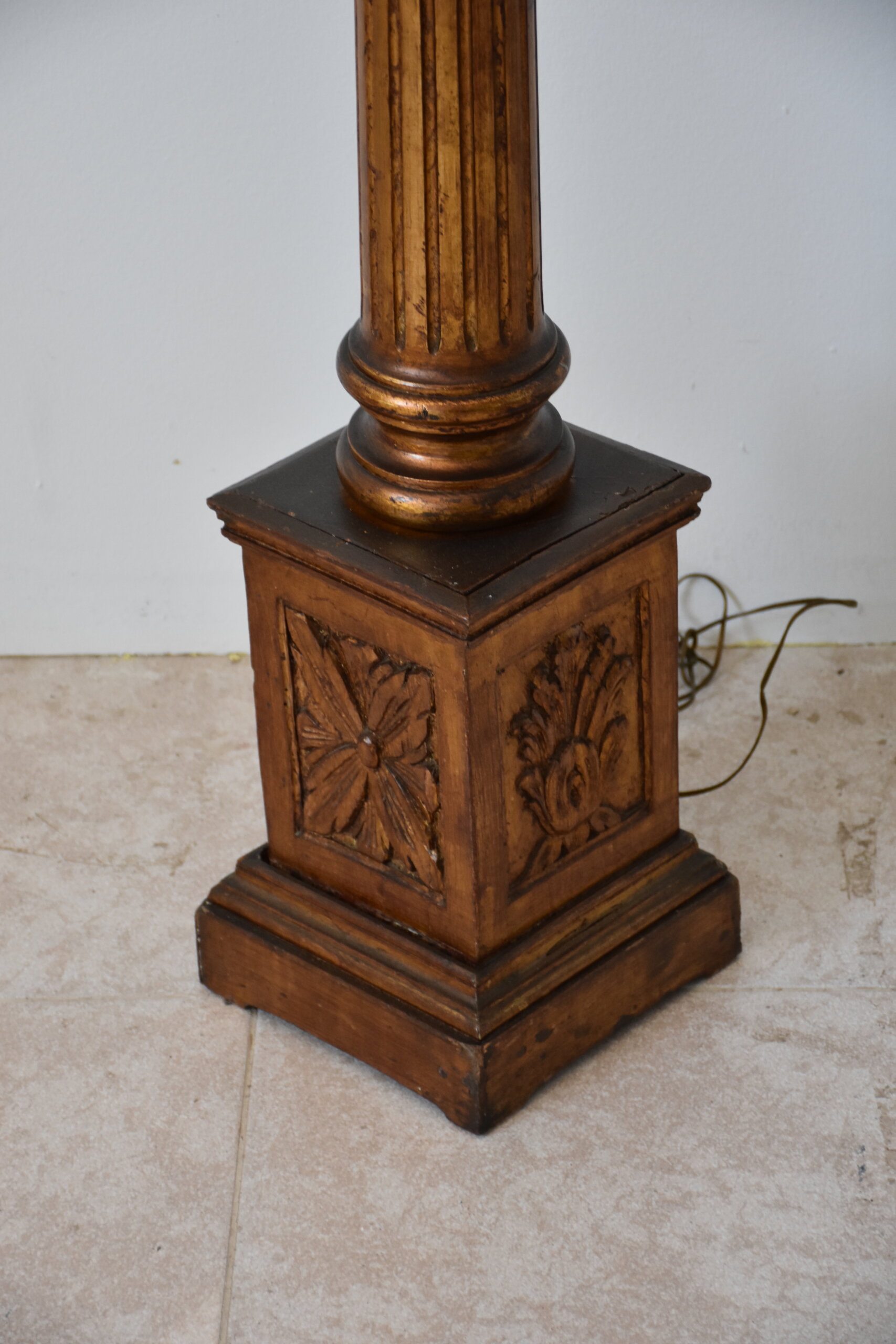 Lámpara antigua de pie columna oro - Imagen 6