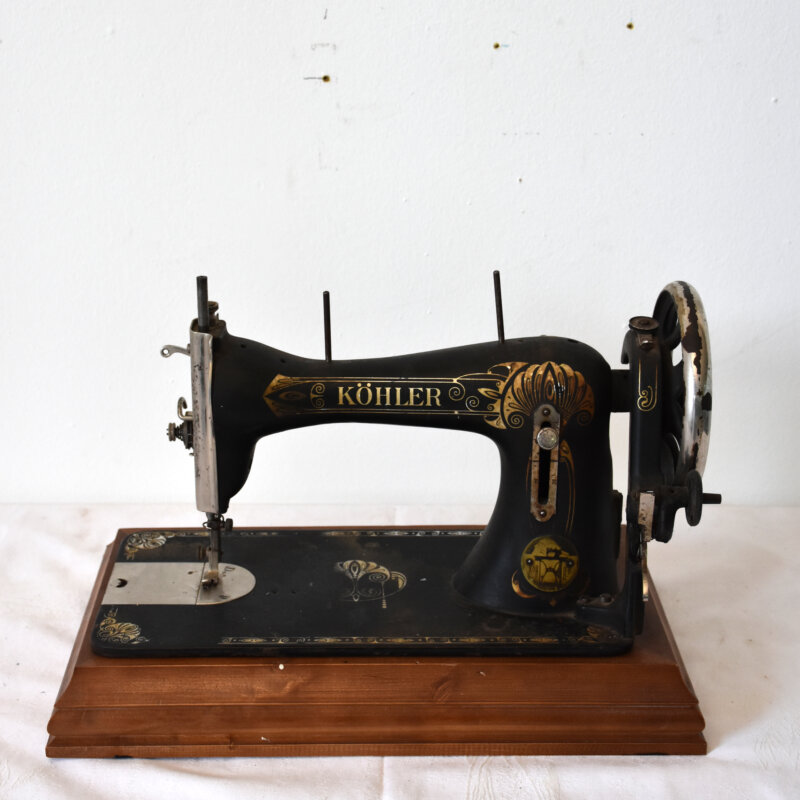 Antigua máquina de coser Köhler