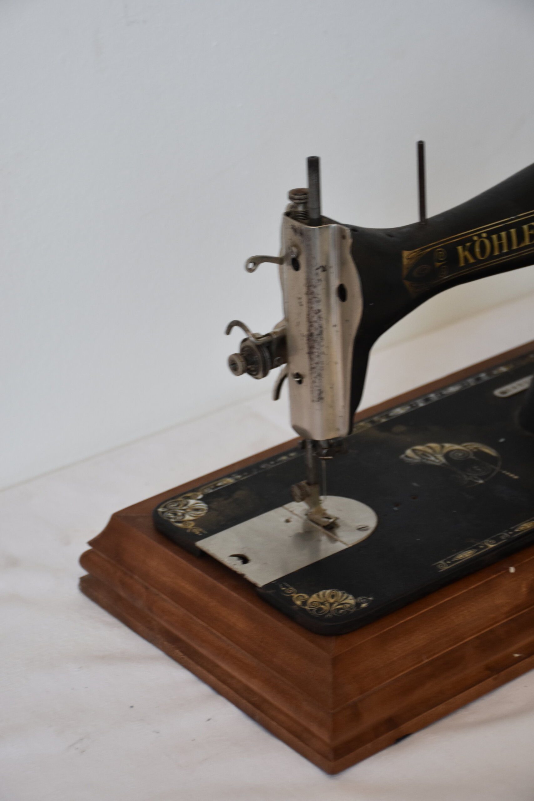 Antigua máquina de coser Köhler - Imagen 7