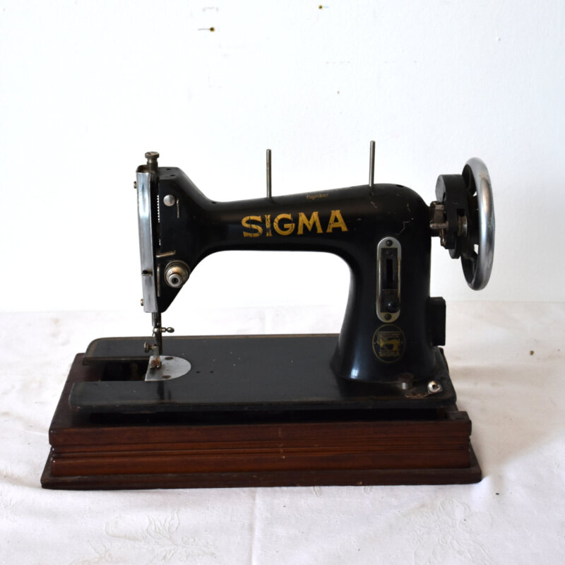 Antigua máquina de coser Sigma