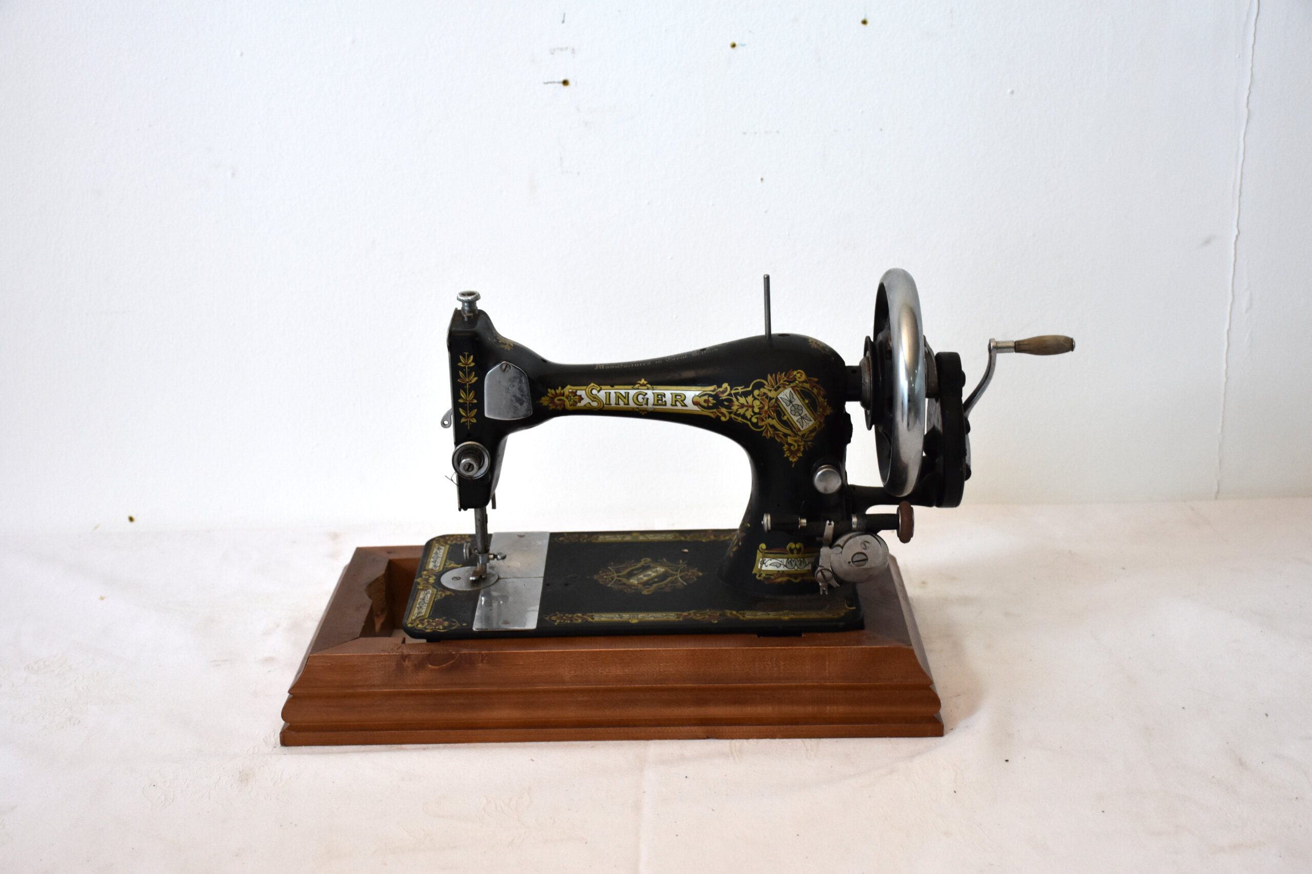 Antigua máquina de coser Singer de manivela