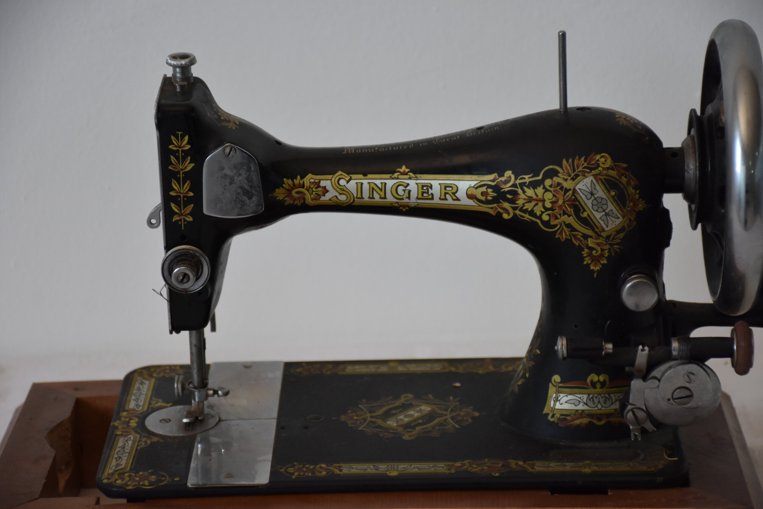 Antigua máquina de coser Singer de manivela - Imagen 3