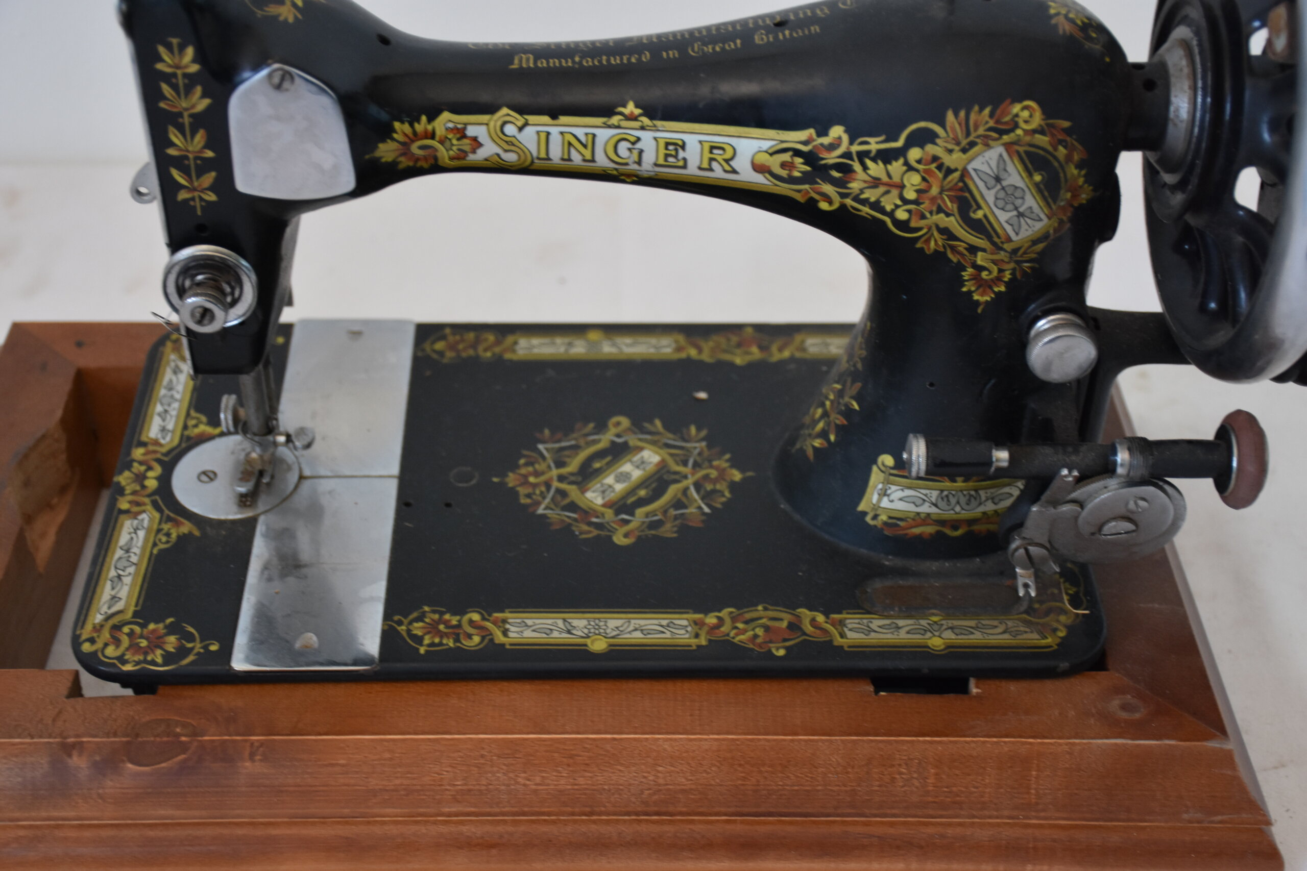 Antigua máquina de coser Singer de manivela - Imagen 4