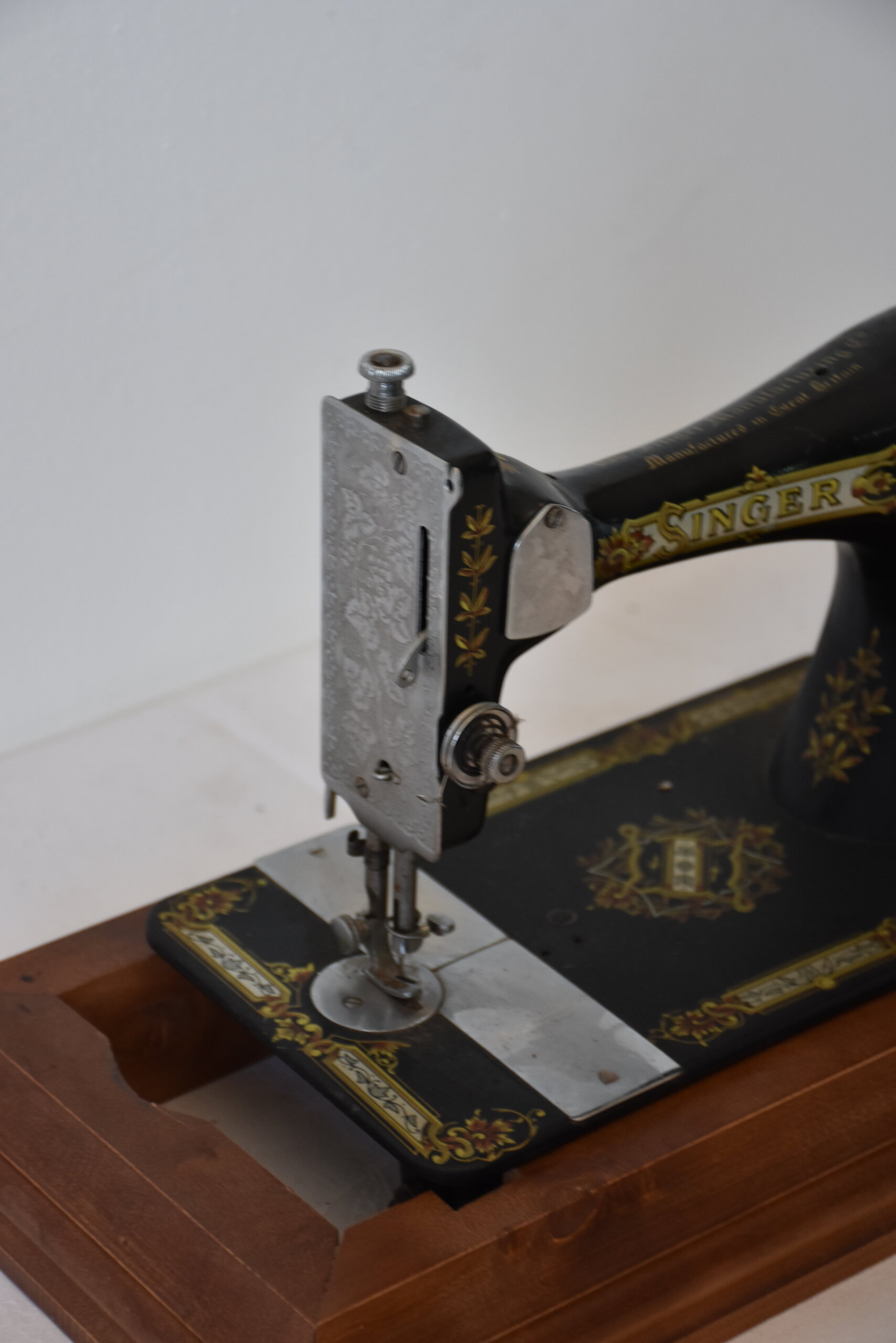 Antigua máquina de coser Singer de manivela - Imagen 7