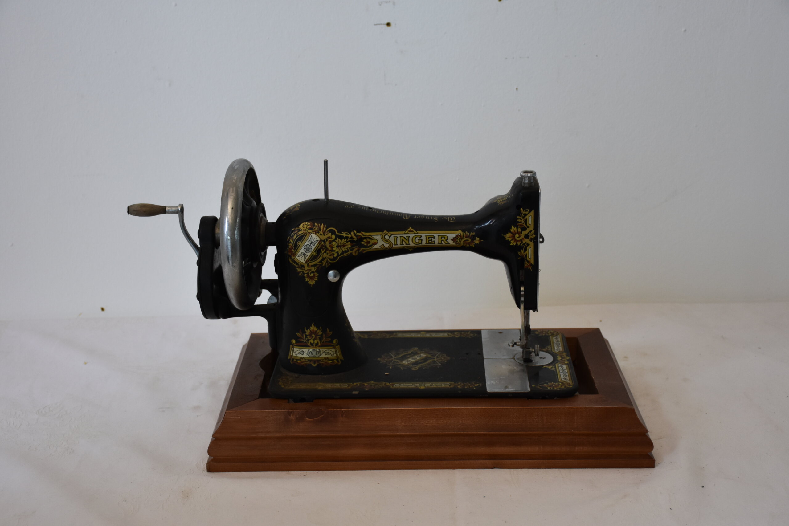 Antigua máquina de coser Singer de manivela - Imagen 8