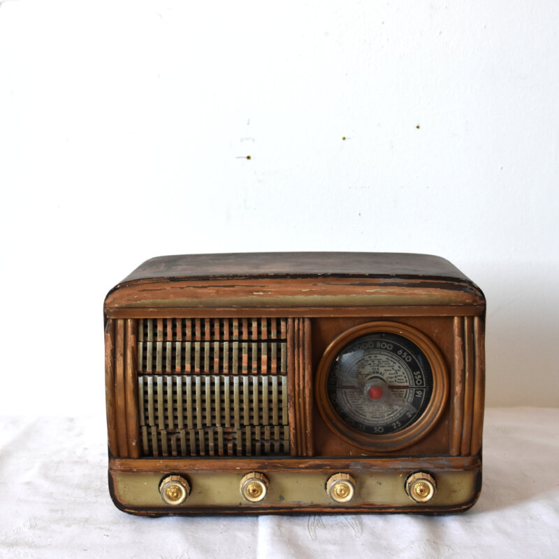 Radio antigua de válvulas
