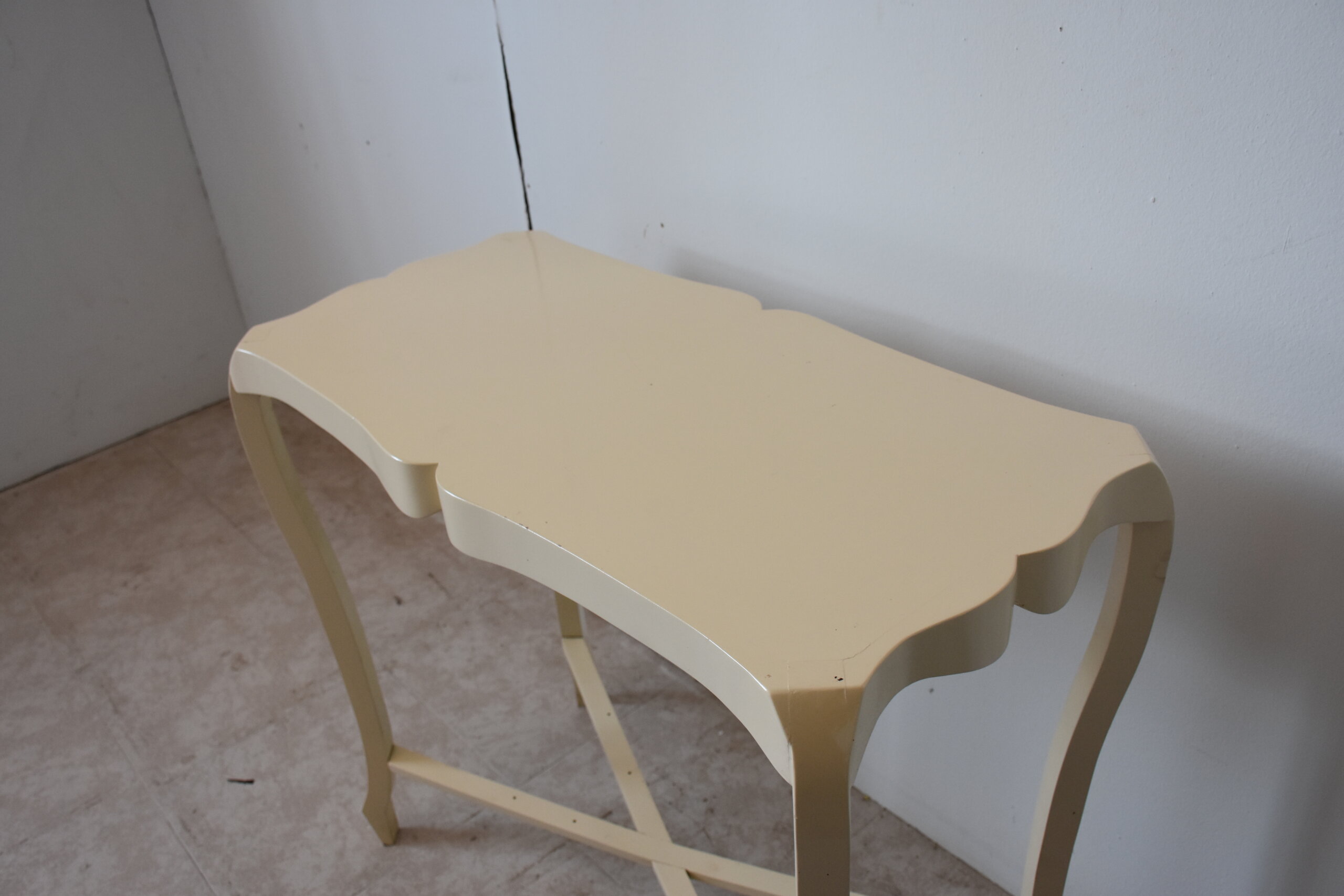 Consola vintage de madera lacada en color marfil - Imagen 2