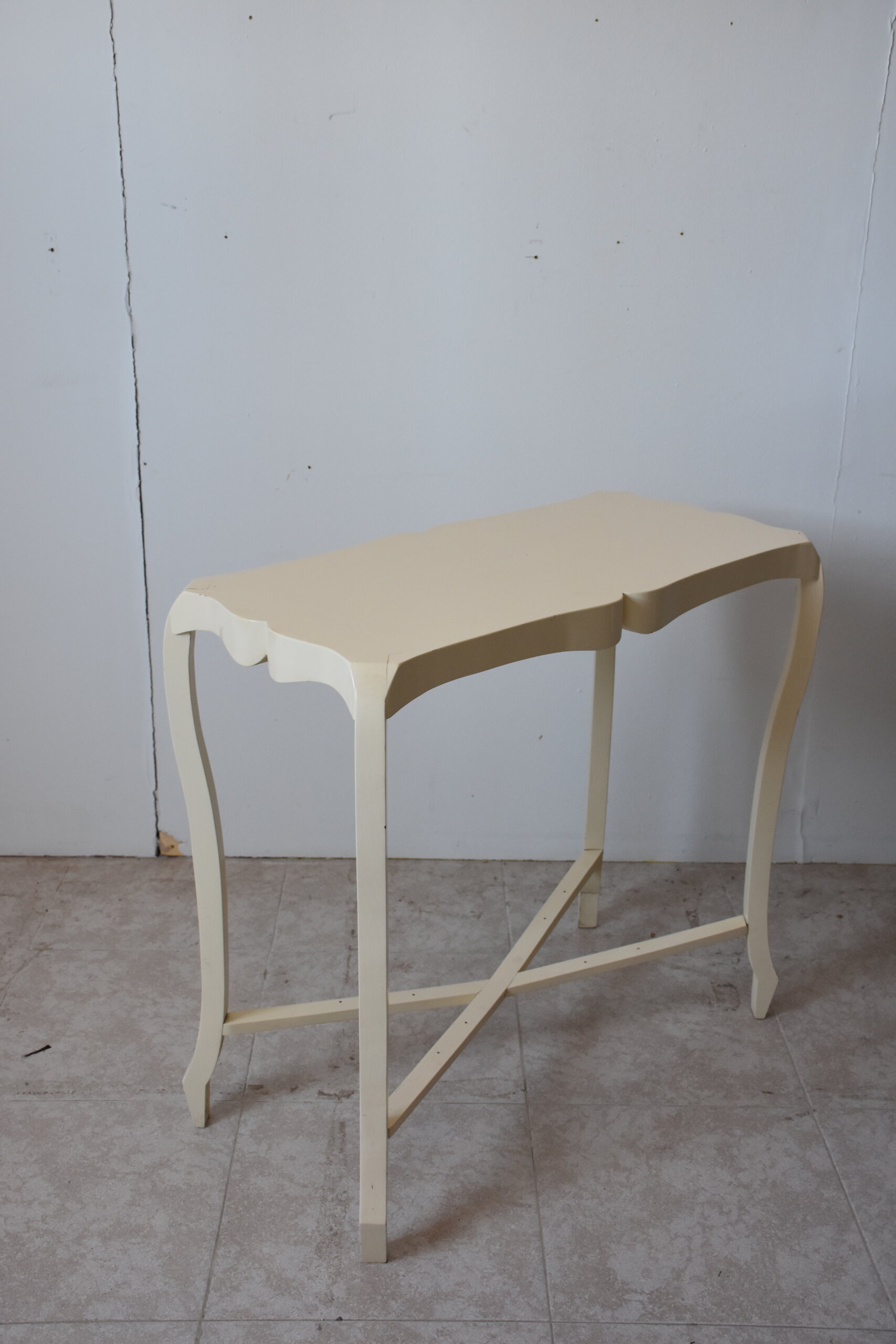 Consola vintage de madera lacada en color marfil - Imagen 3