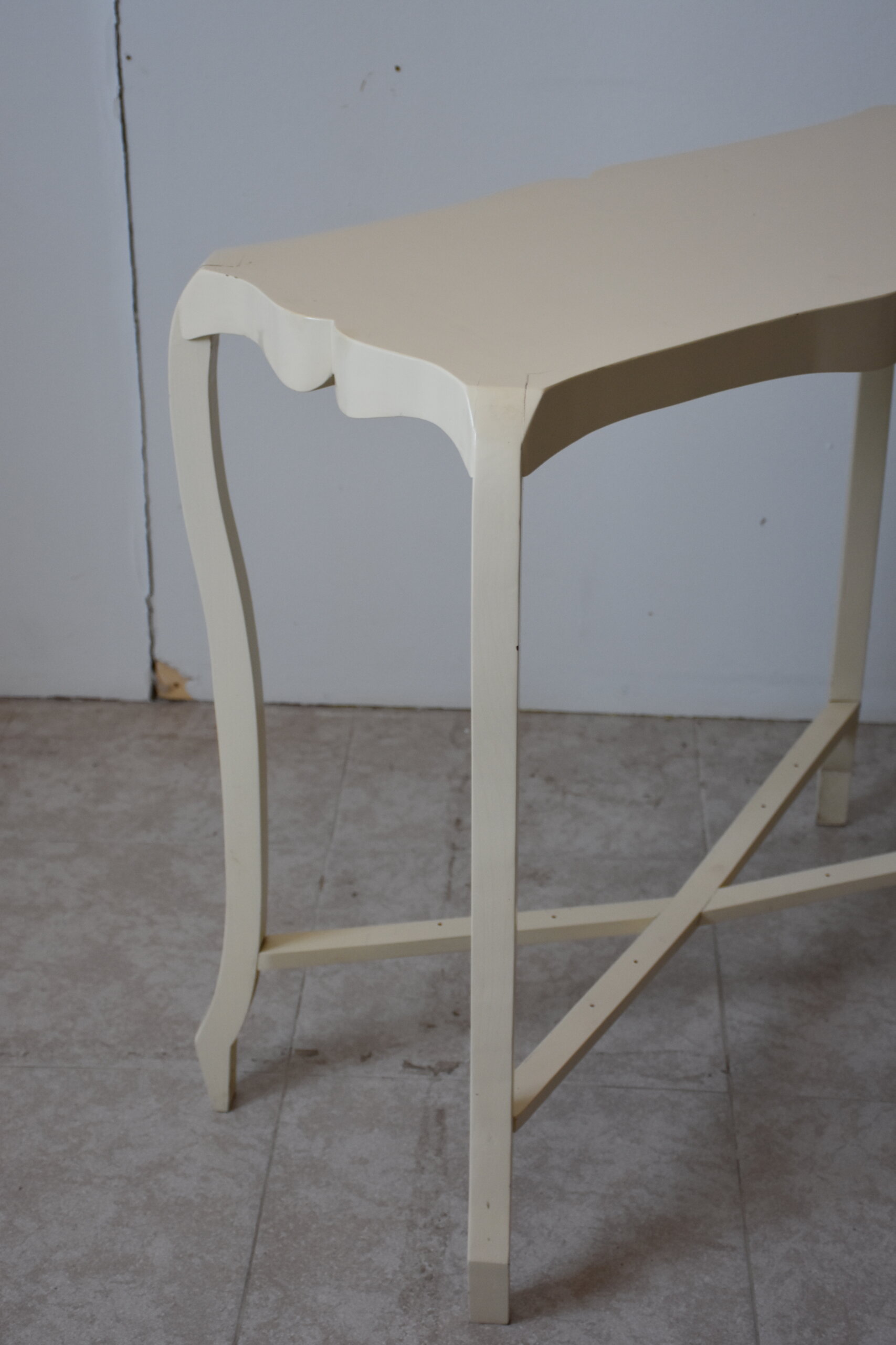 Consola vintage de madera lacada en color marfil - Imagen 4