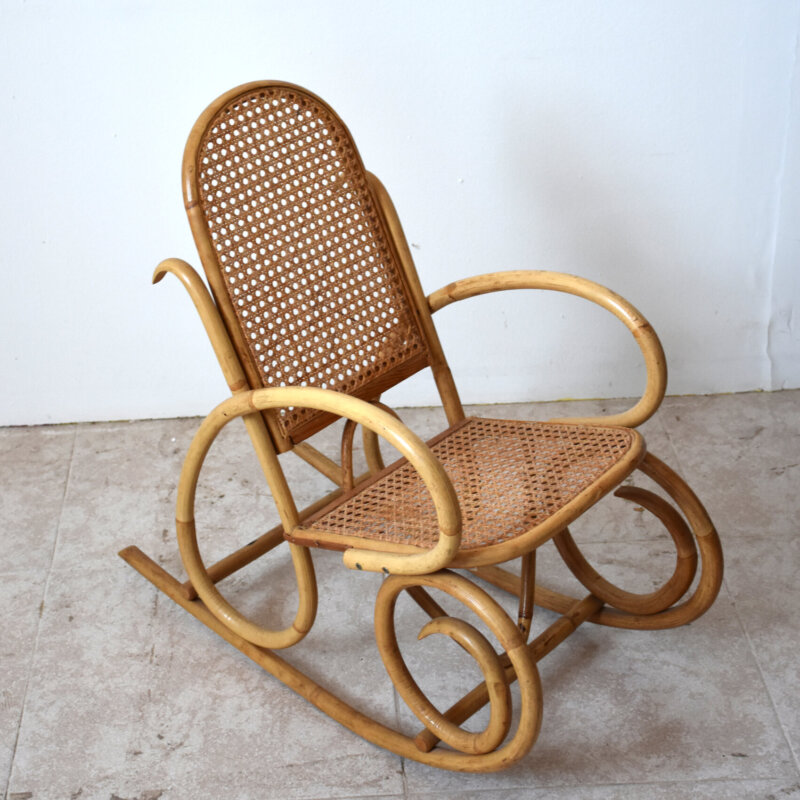 Mecedora de bambú y rejilla estilo Thonet