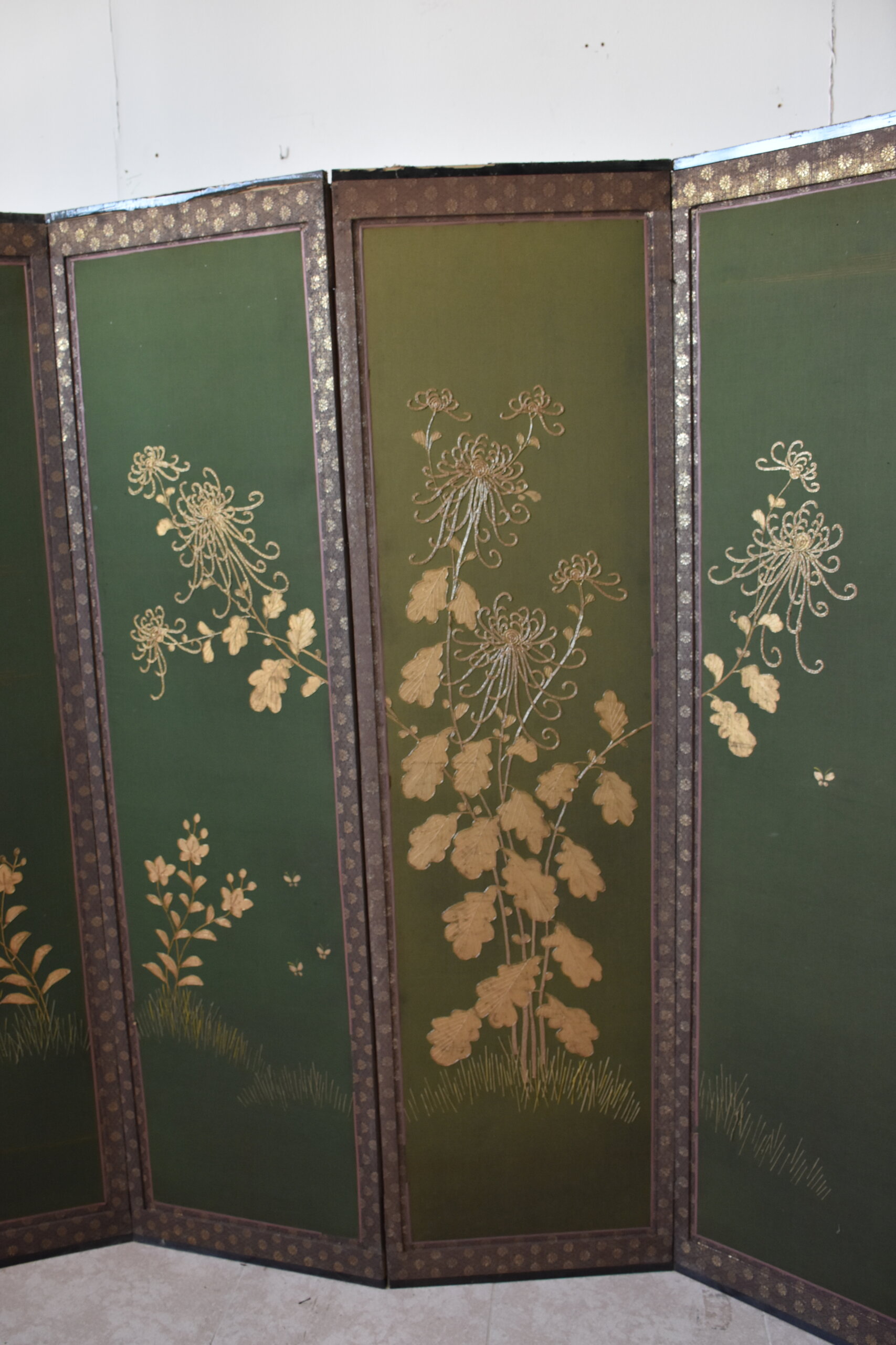 Biombo oriental tela verde con hojas doradas - Imagen 4