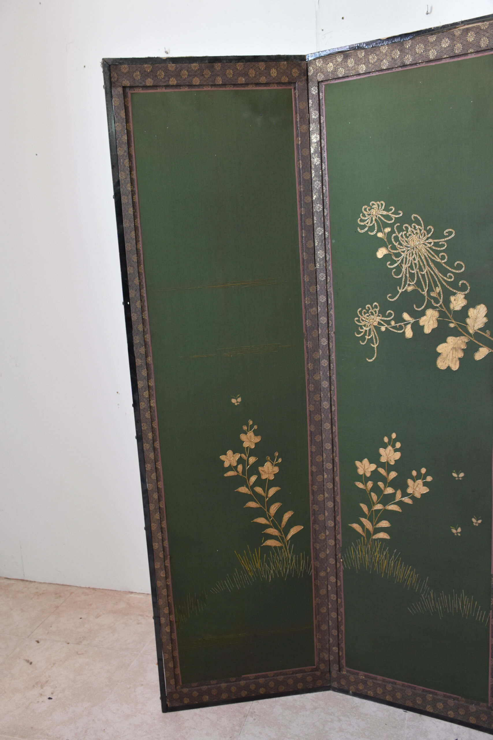 Biombo oriental tela verde con hojas doradas - Imagen 6