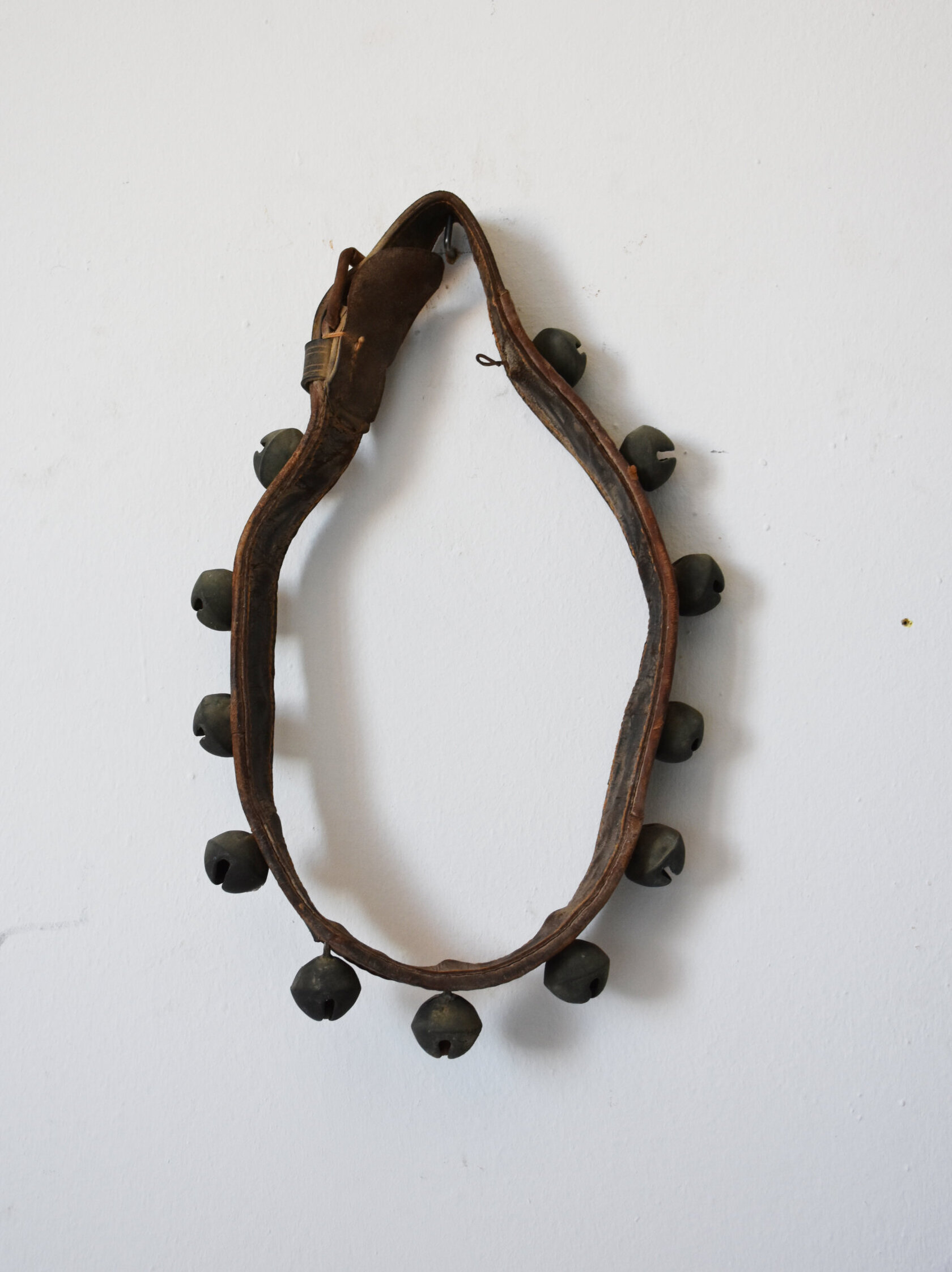 Collar para caballería con cascabeles
