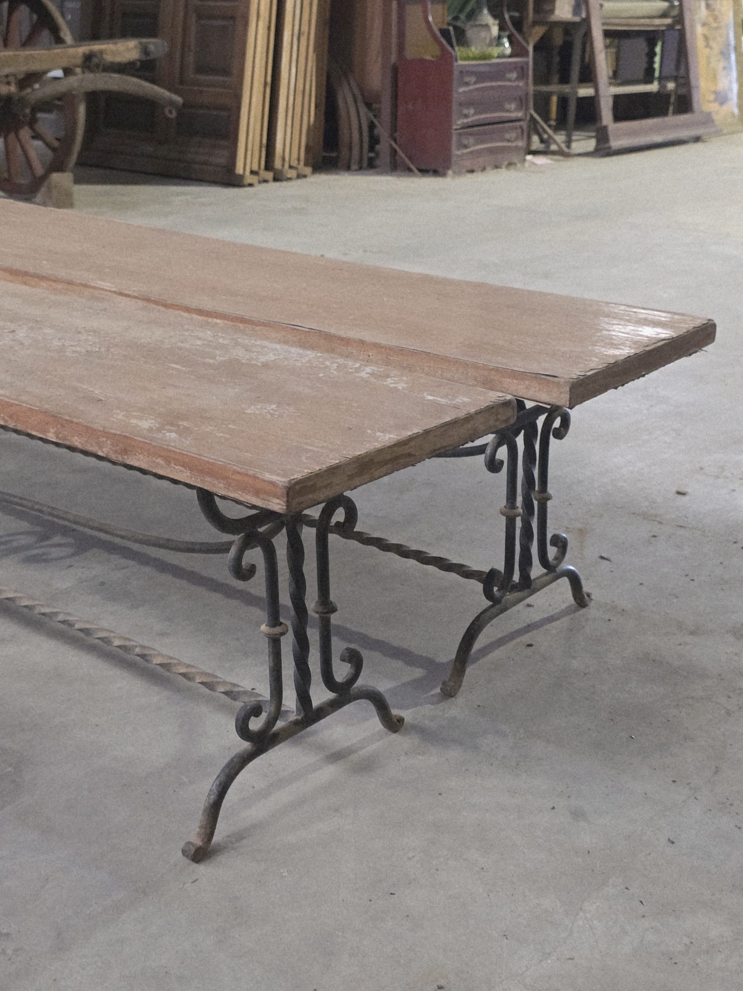 Pareja de bancos de madera y hierro forjado - Imagen 4