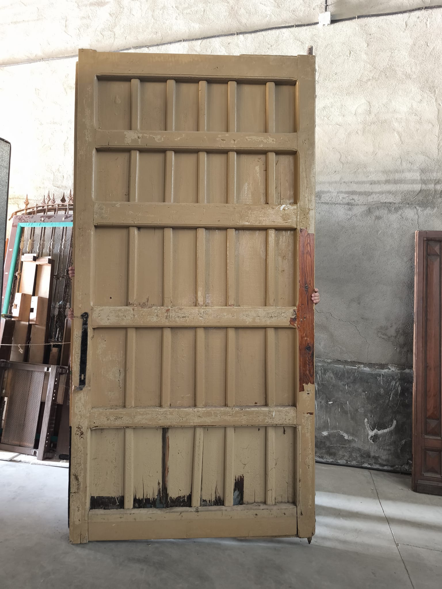Gran portón antiguo de madera 2 hojas - Imagen 3