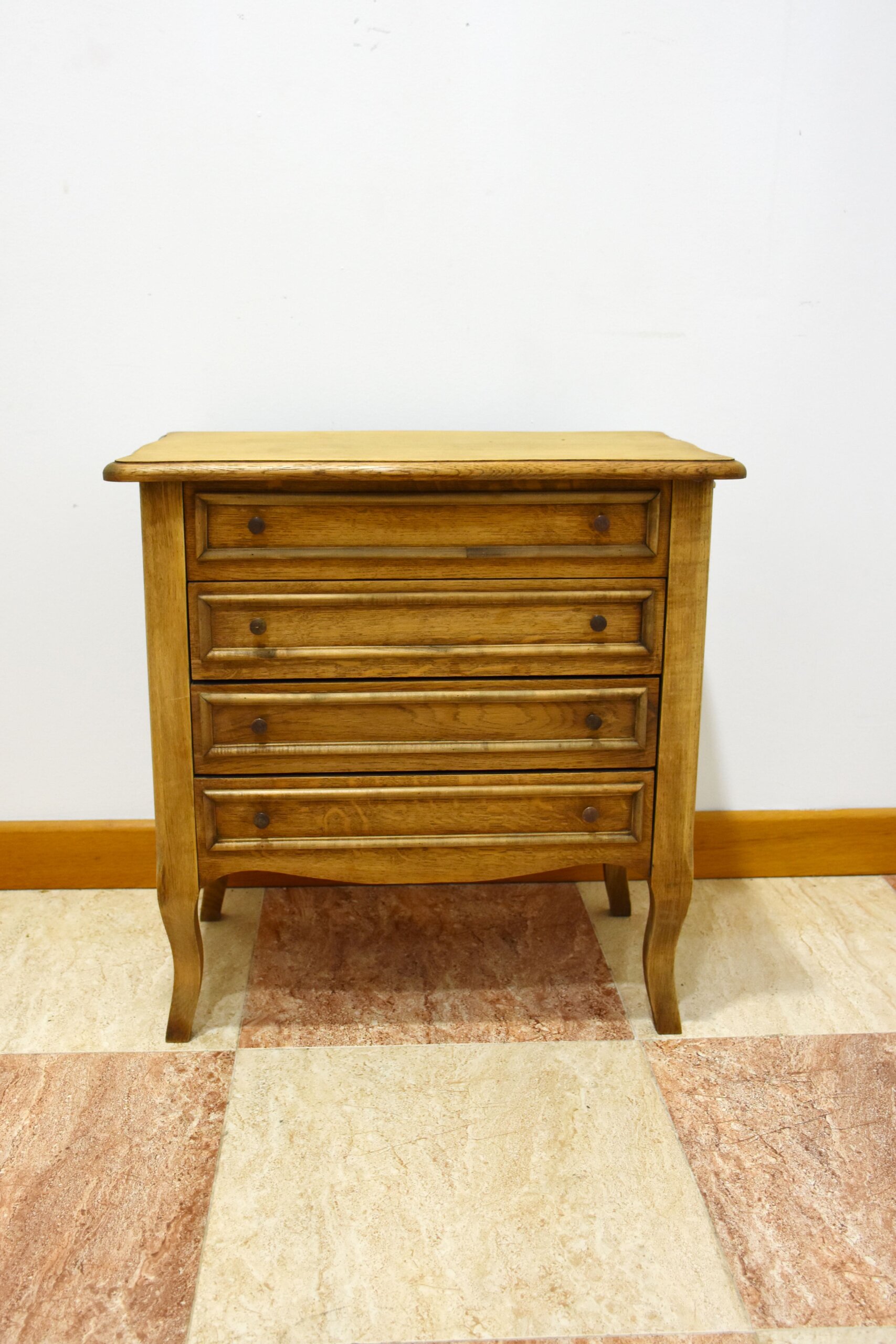 Cómoda antigua madera de roble