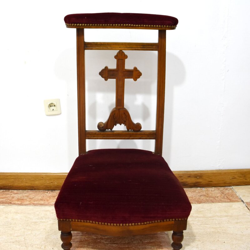 Reclinatorio antiguo tapizado granate