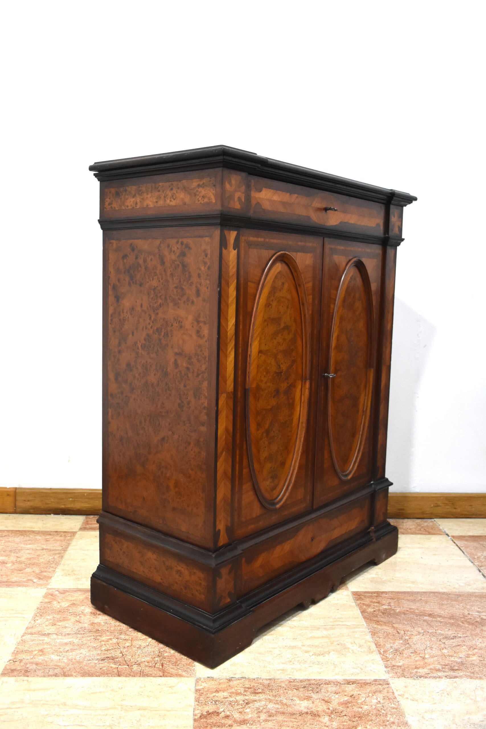 Mueble entredós nogal con marquetería - Imagen 5