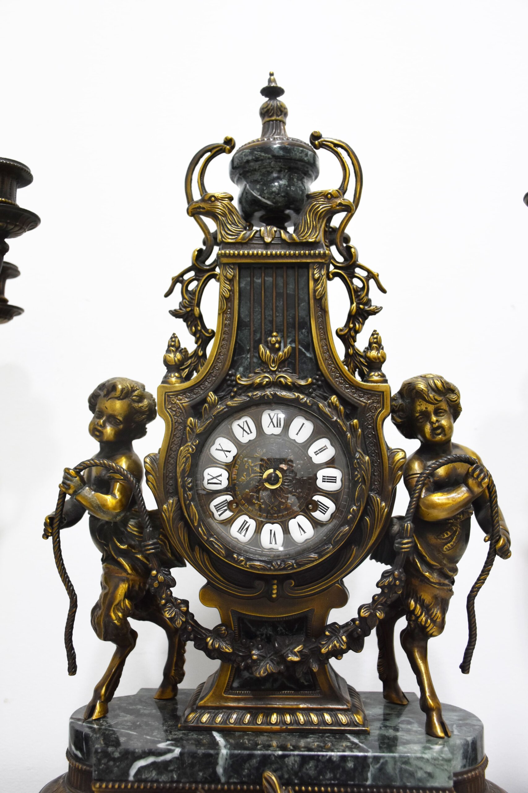 Guarnición reloj y candelabros bronce y mármol - Imagen 4