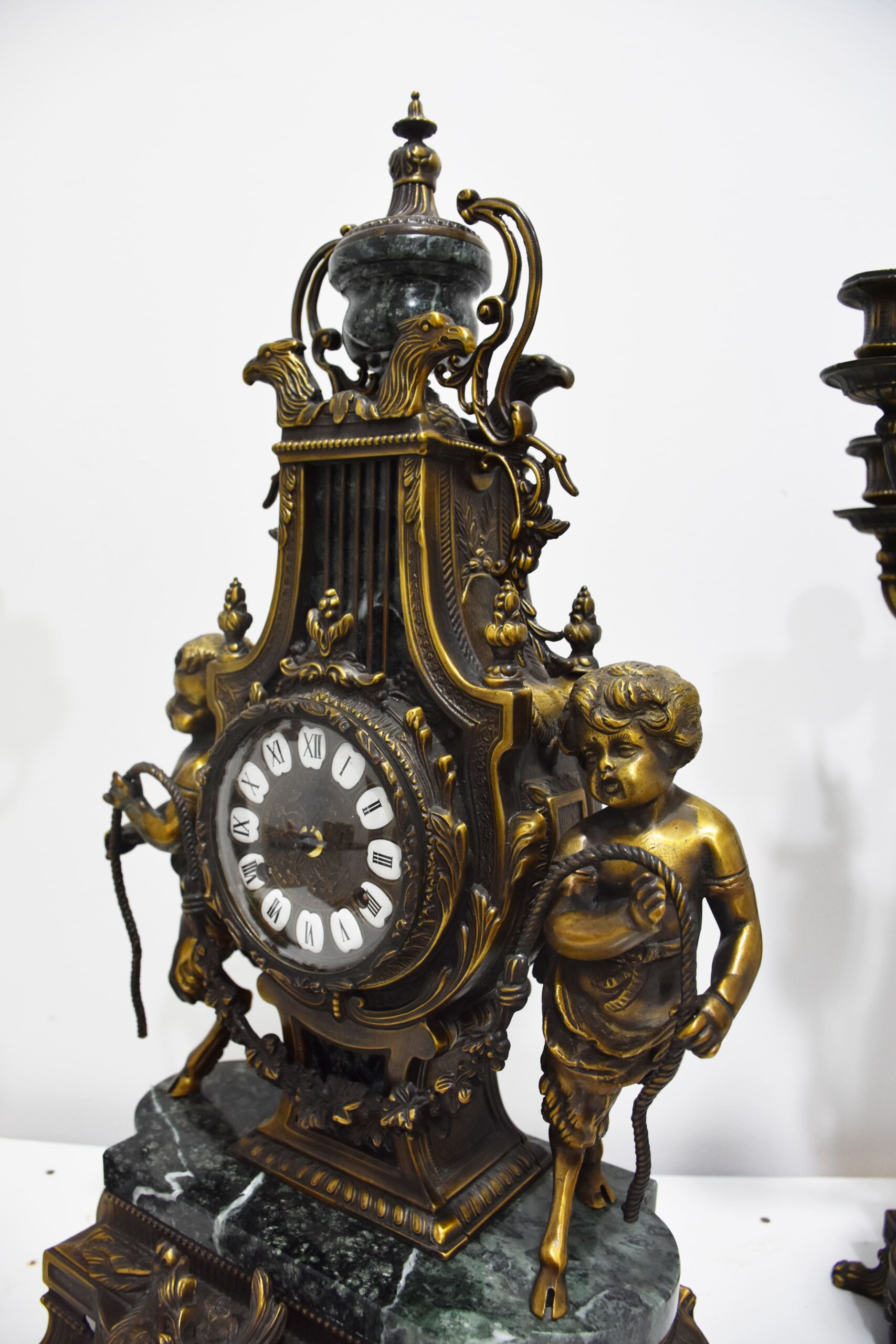 Guarnición reloj y candelabros bronce y mármol - Imagen 8