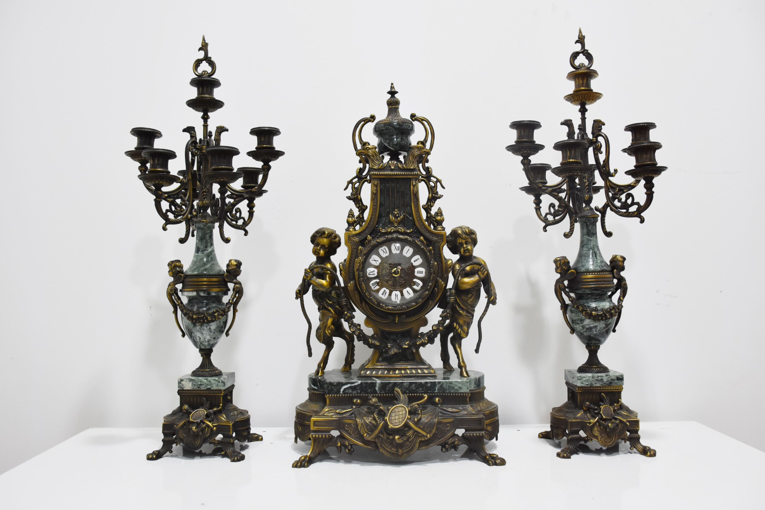 Guarnición reloj y candelabros bronce y mármol - Imagen 2