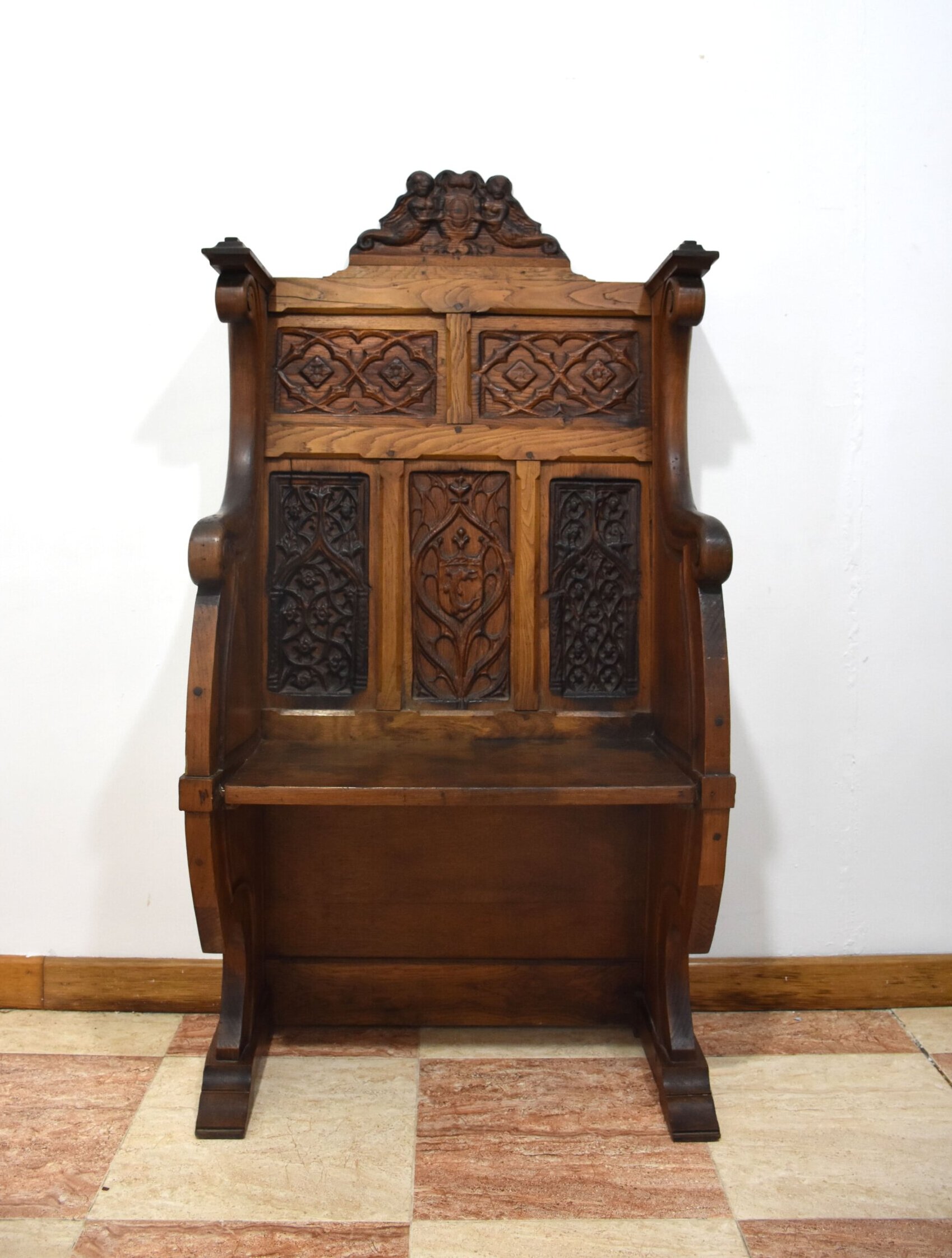 Gran sillón gótico madera tallada roble