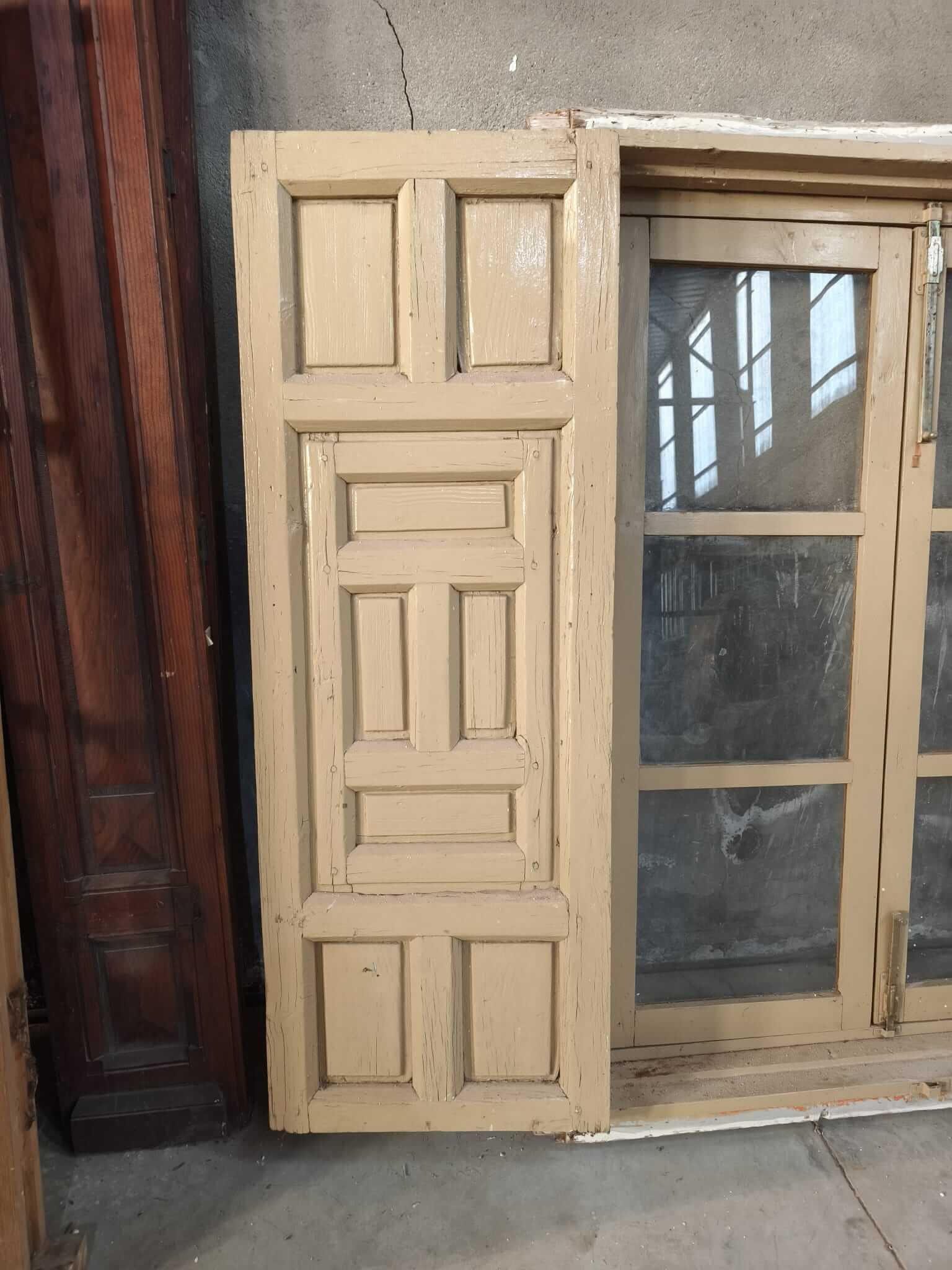 Ventana antigua con contraventana y doble hoja - Imagen 4
