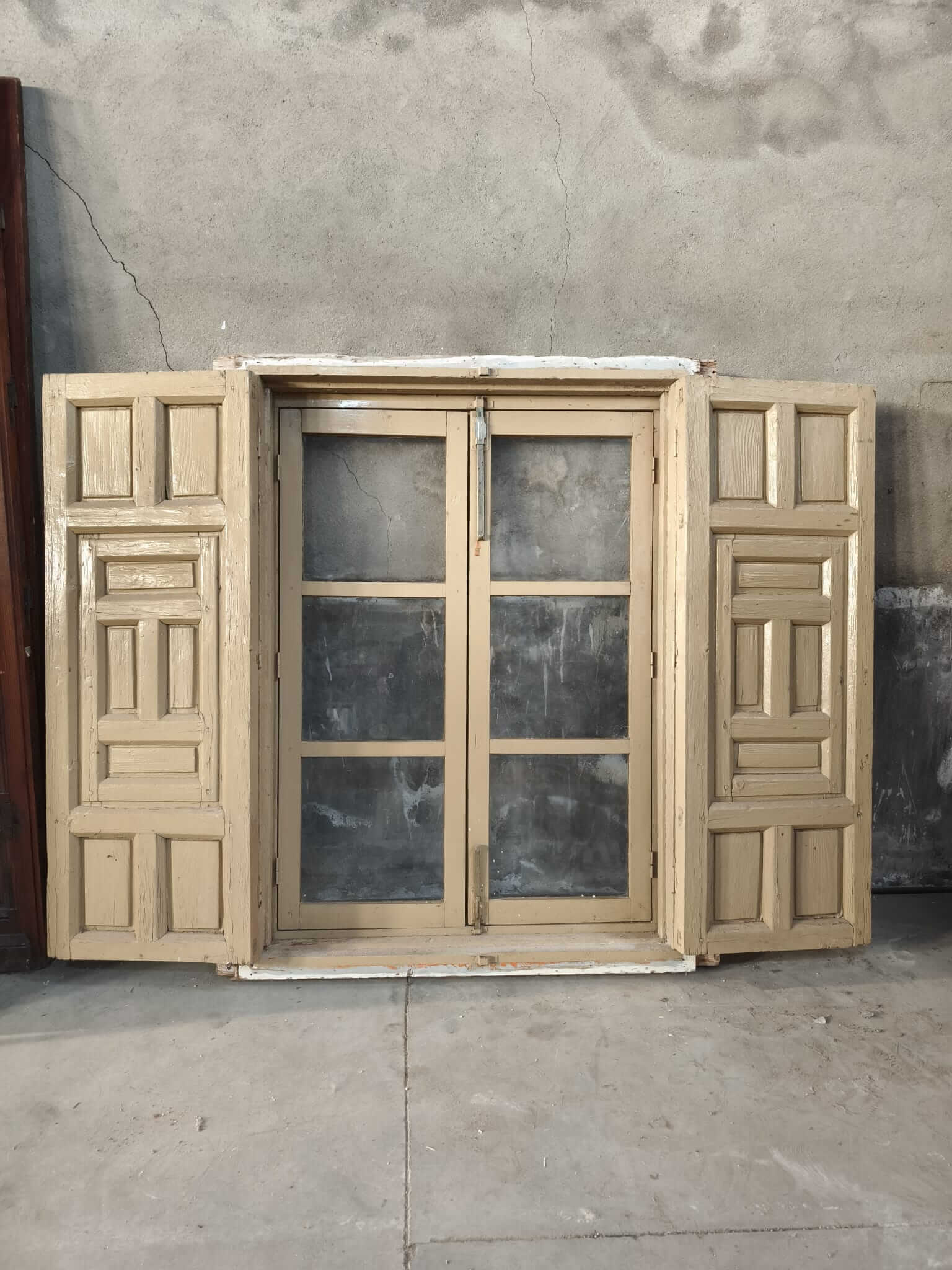Ventana antigua con contraventana y doble hoja - Imagen 8