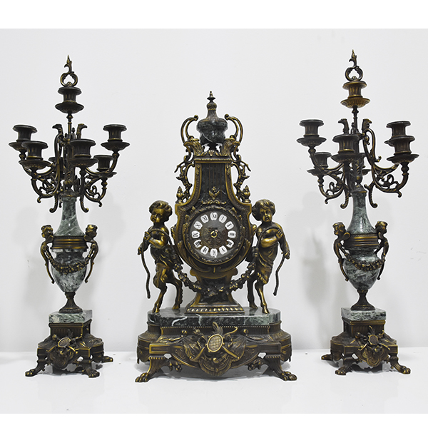 Guarnición reloj y candelabros bronce y mármol