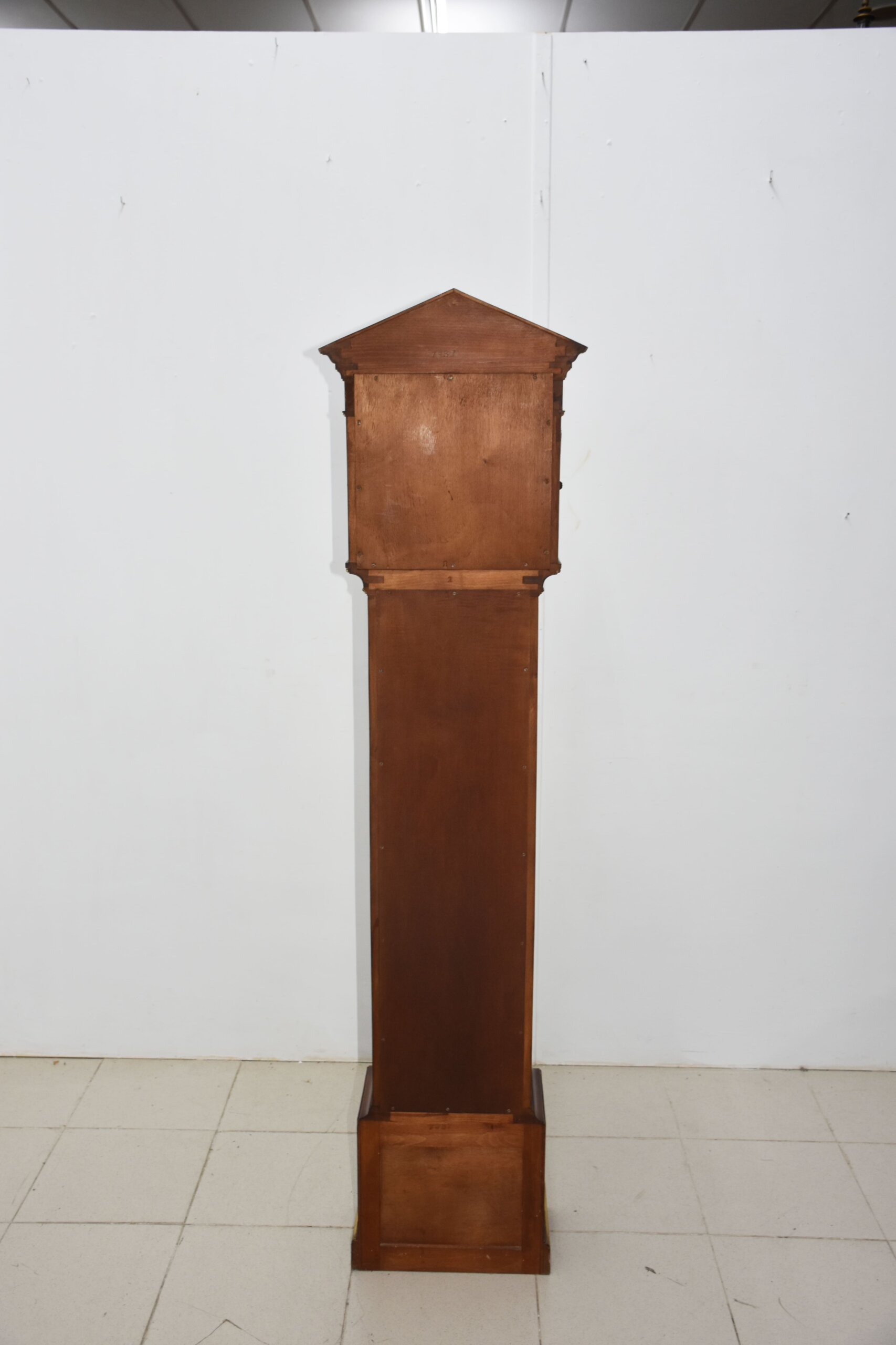 Reloj de pie de madera con péndulo - Imagen 11