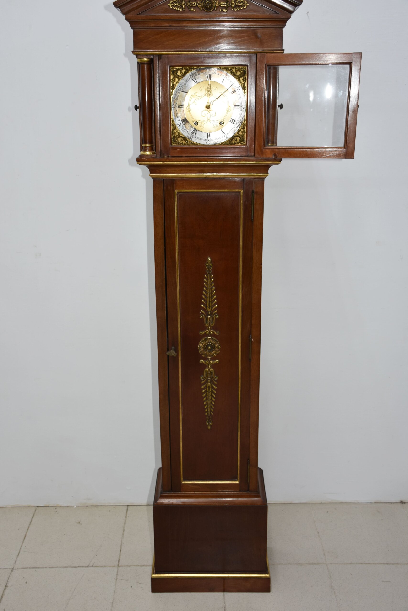 Reloj de pie de madera con péndulo - Imagen 8