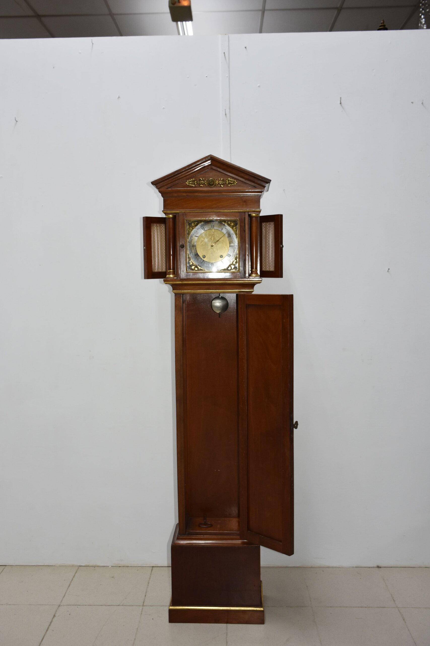 Reloj de pie de madera con péndulo - Imagen 7