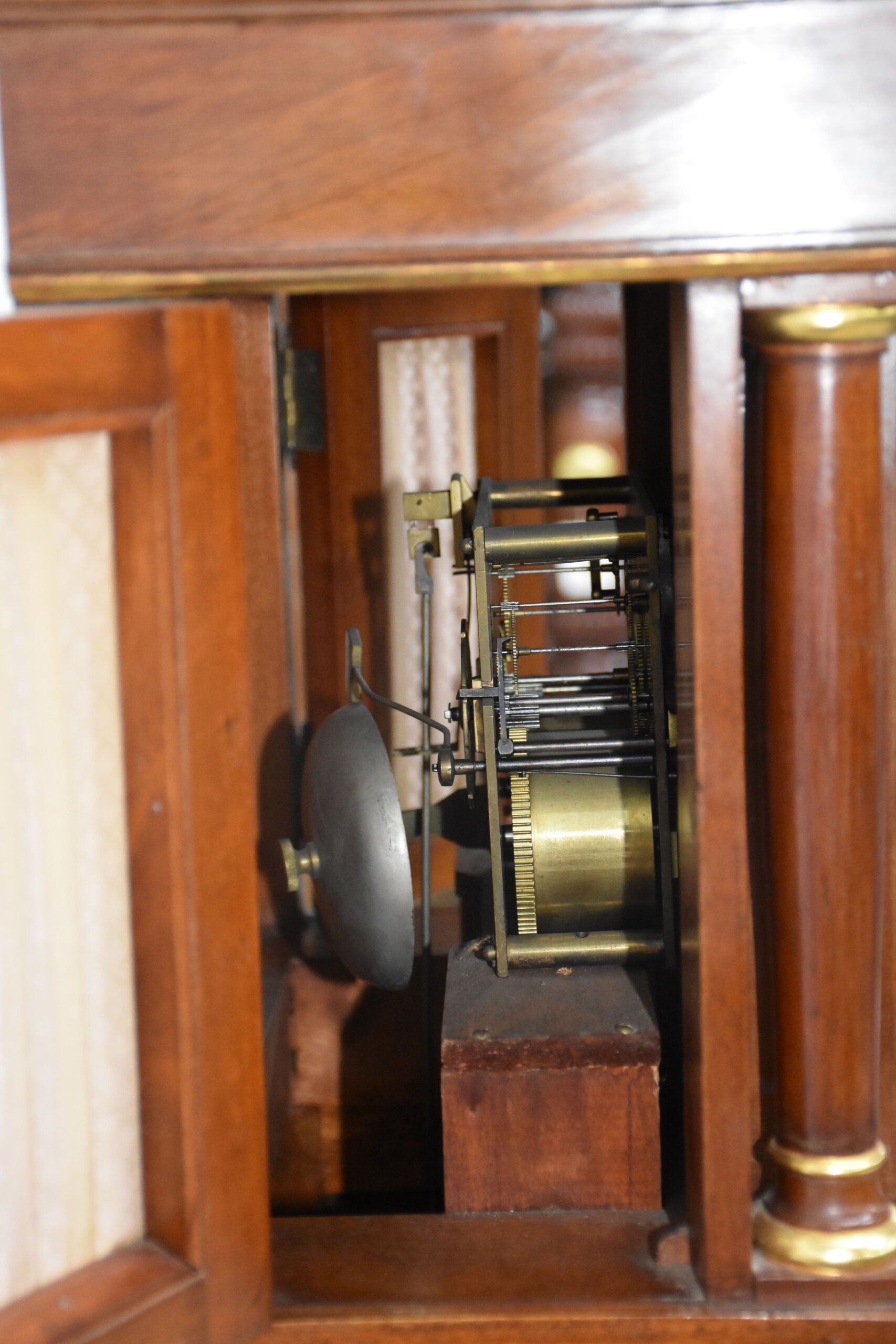 Reloj de pie de madera con péndulo - Imagen 5