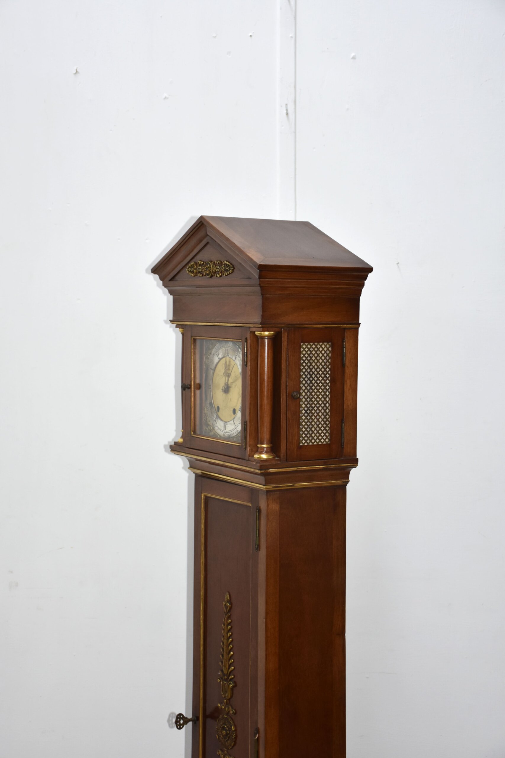Reloj de pie de madera con péndulo - Imagen 3