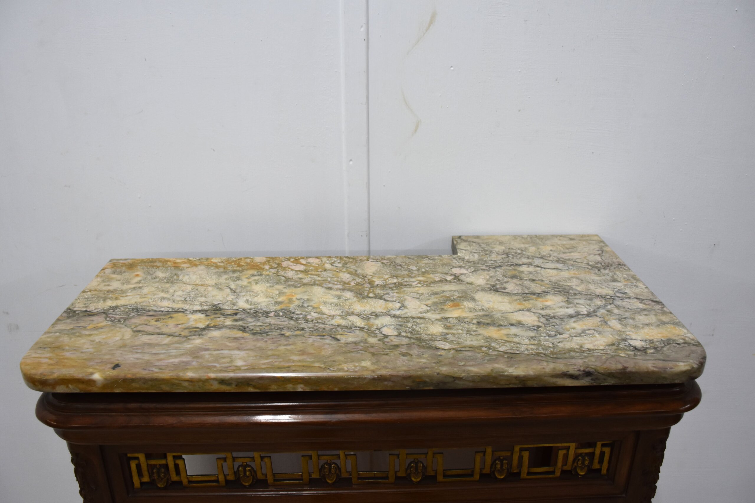 Cubreradiador de madera y rejilla latón - Imagen 2
