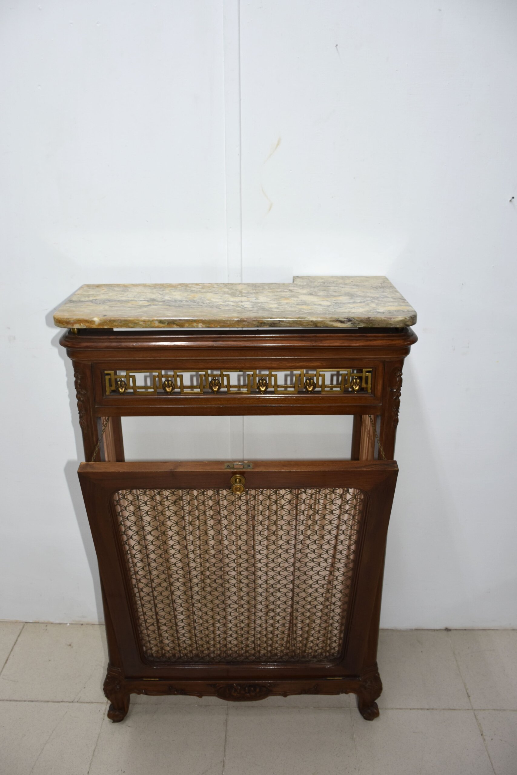 Cubreradiador de madera y rejilla latón - Imagen 6