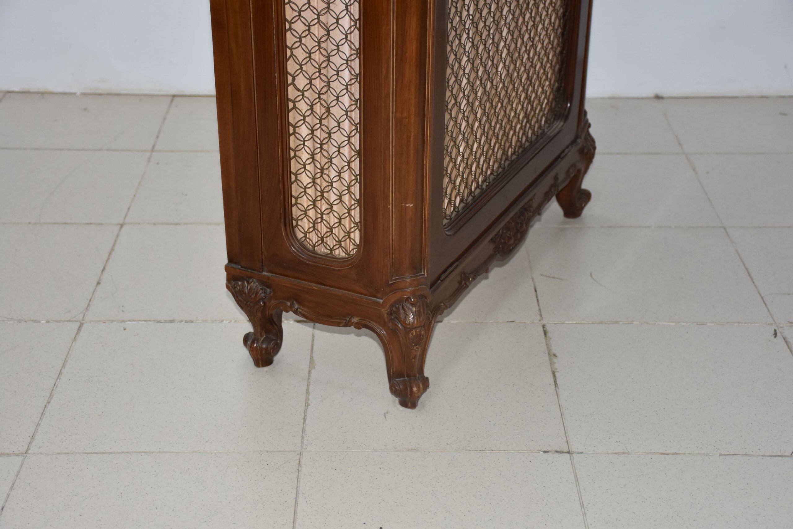 Cubreradiador de madera y rejilla latón - Imagen 9