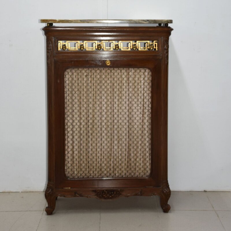 Cubreradiador de madera y rejilla latón
