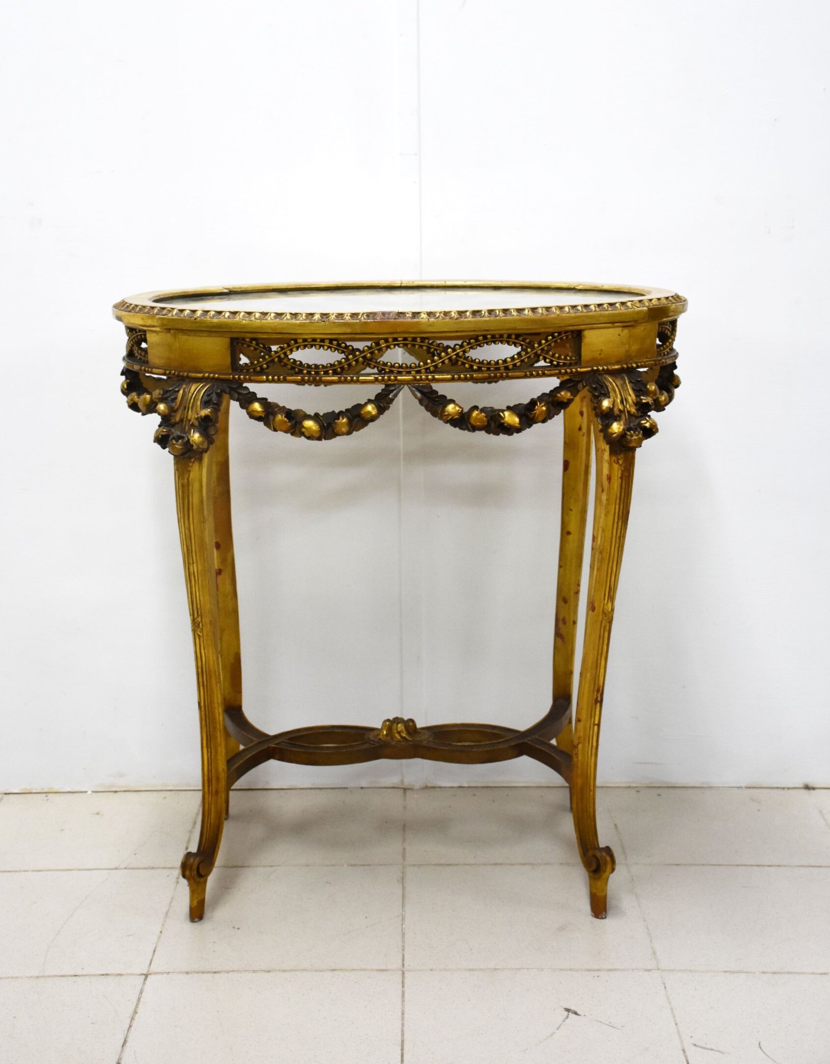 Mesita auxiliar Luis XVI o velador pan de oro