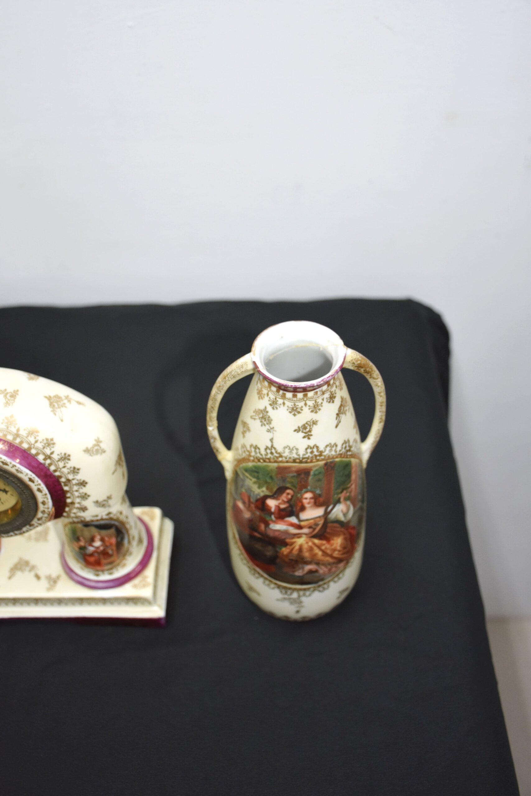 Guarnición reloj y floreros porcelana - Imagen 2