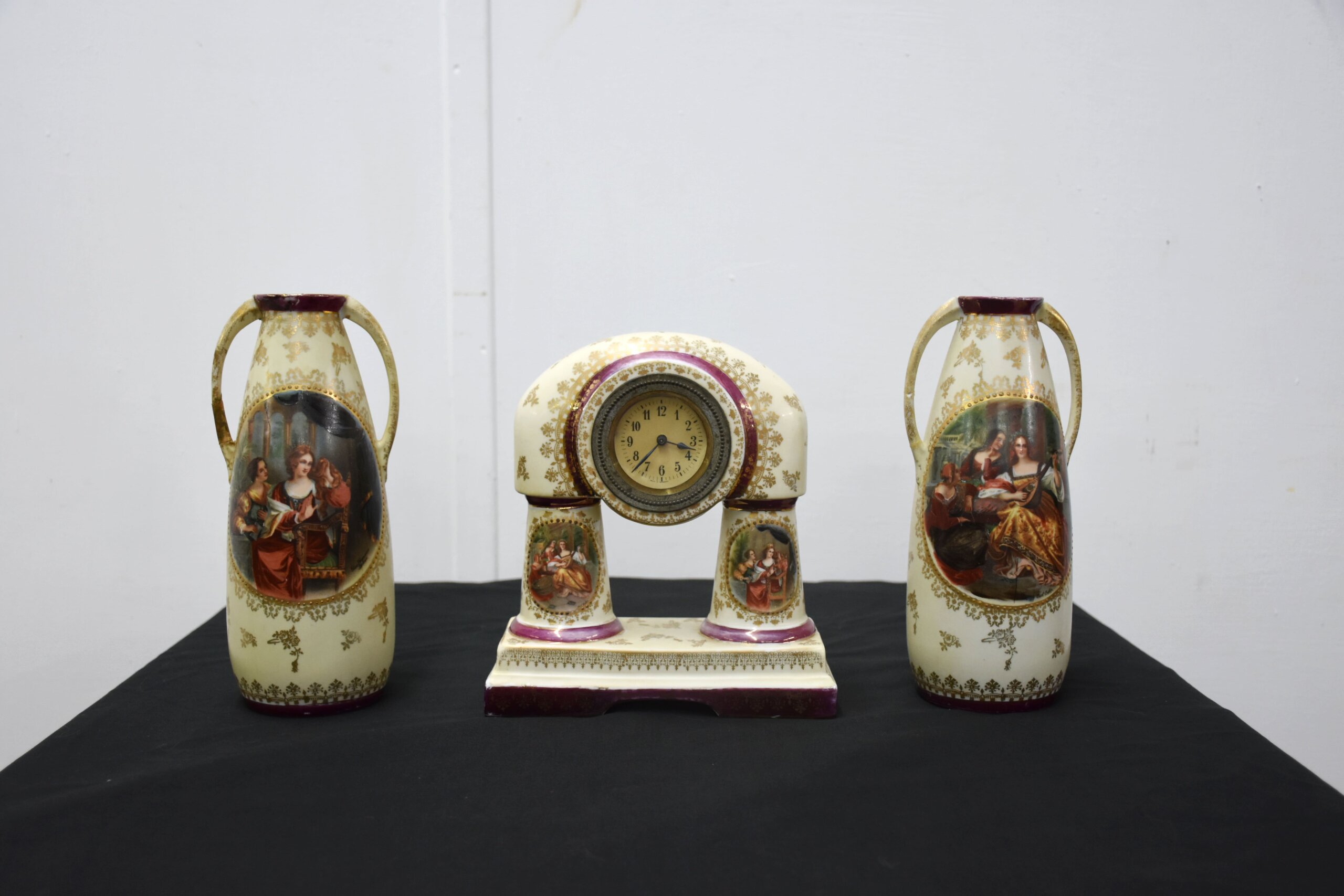 Guarnición reloj y floreros porcelana - Imagen 5