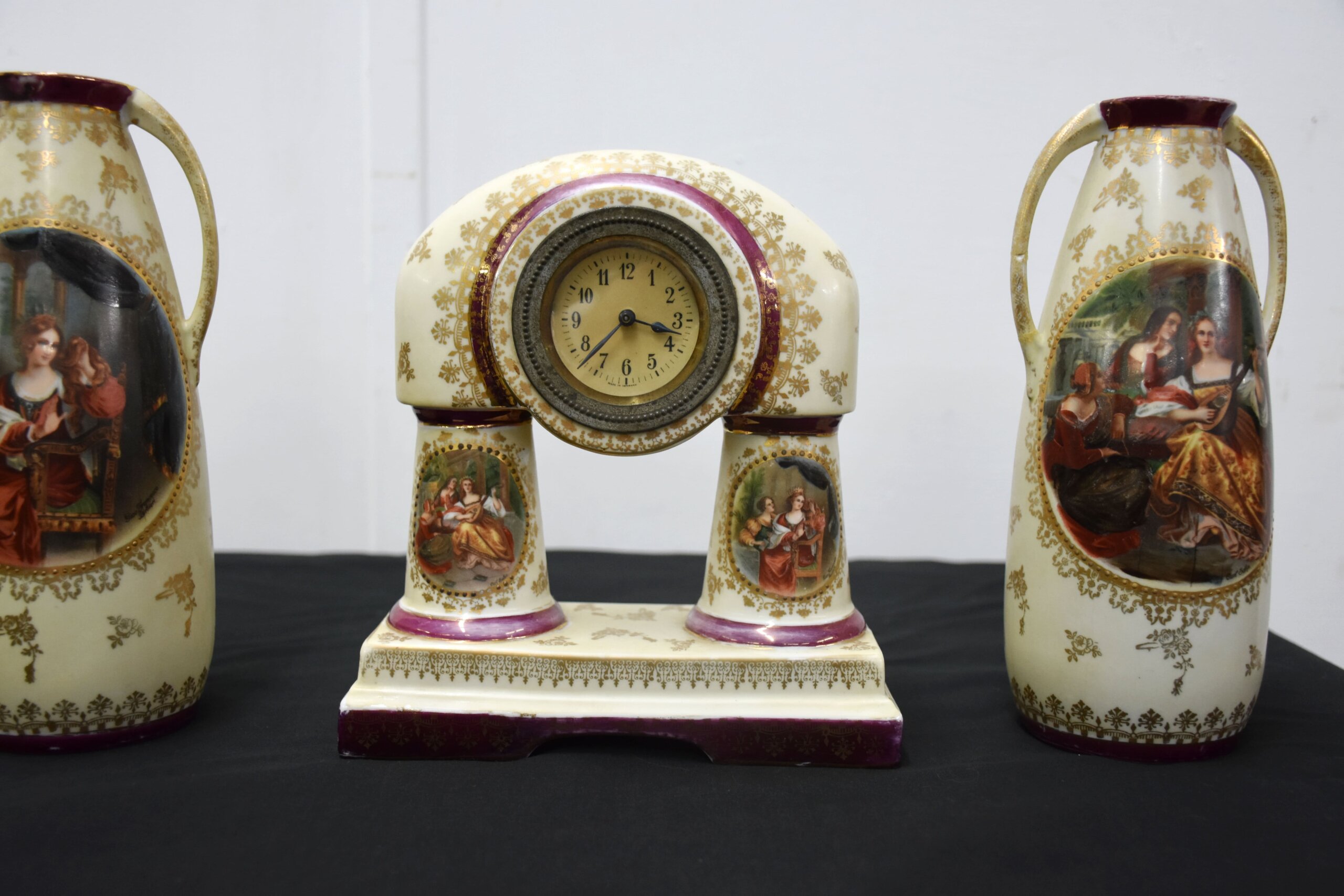 Guarnición reloj y floreros porcelana - Imagen 6