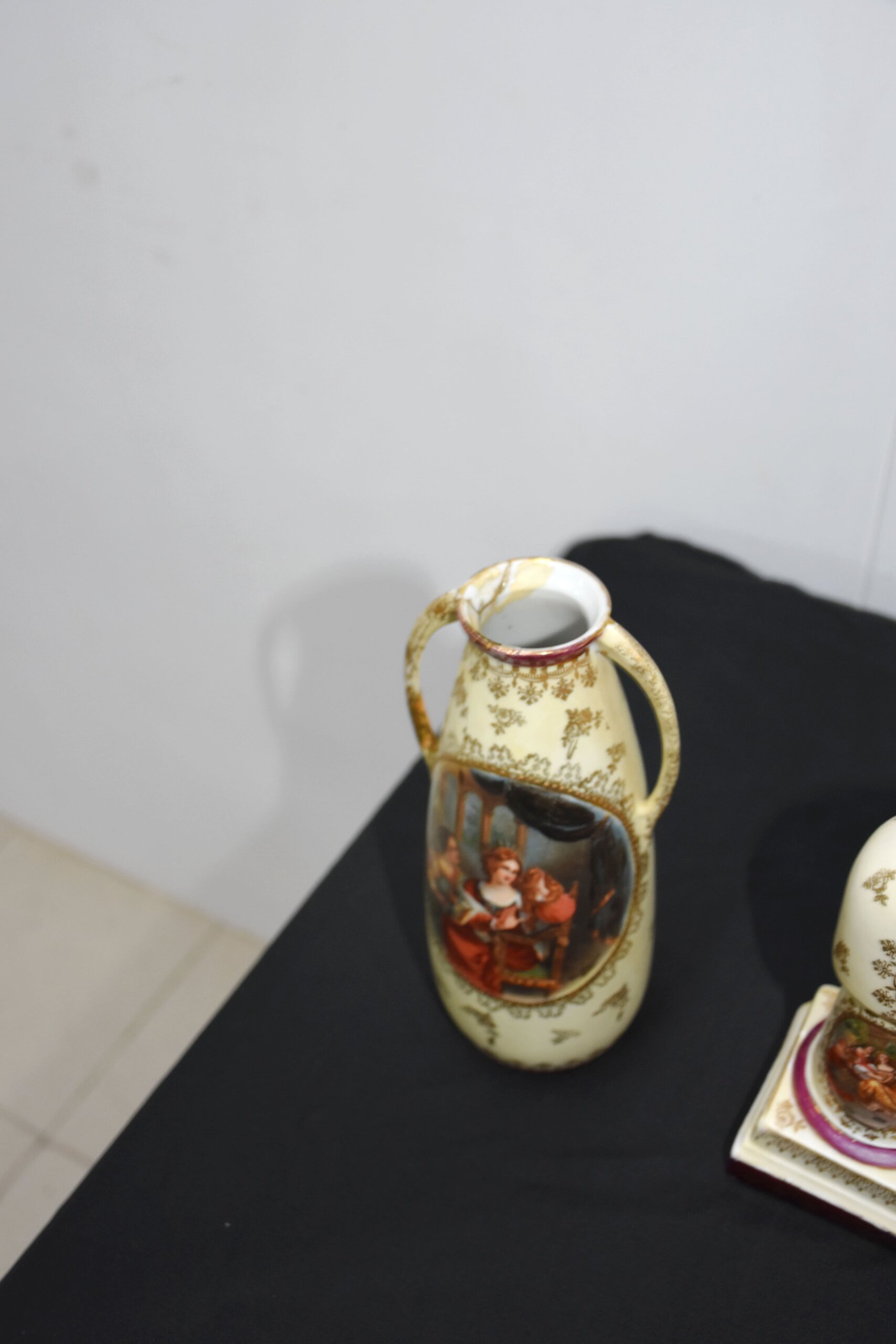 Guarnición reloj y floreros porcelana - Imagen 9