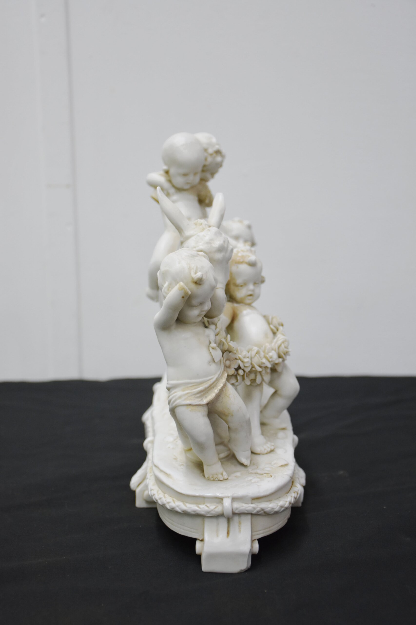 Figura niños con burro porcelana biscuit - Imagen 12