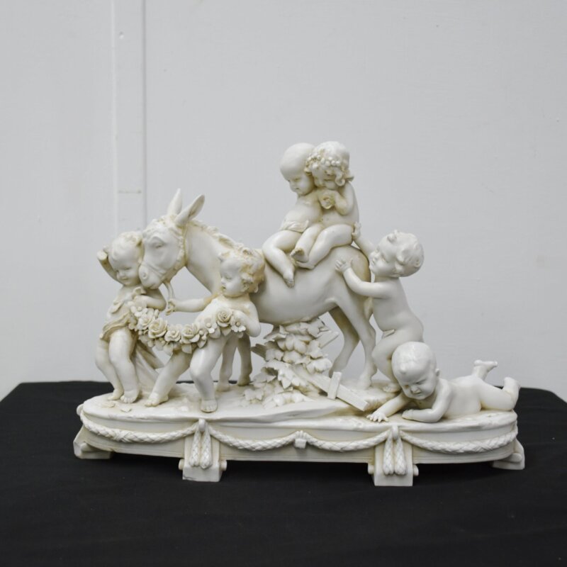 Figura niños con burro porcelana biscuit
