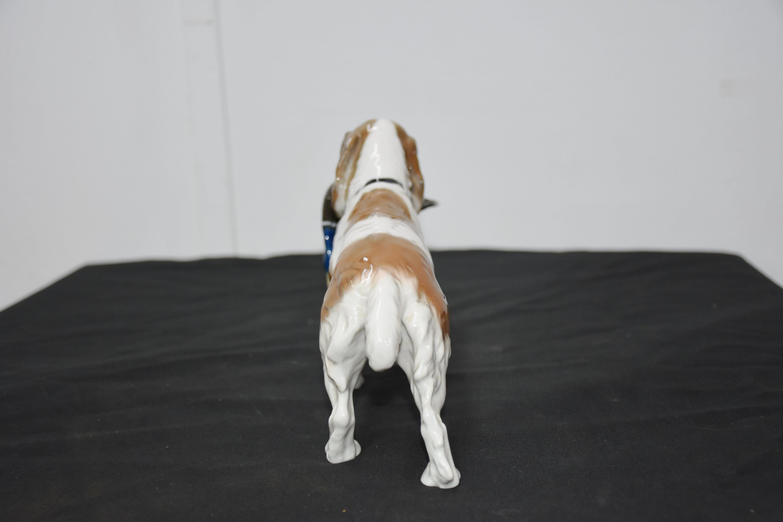 Figura perro caza con pato porcelana - Imagen 2