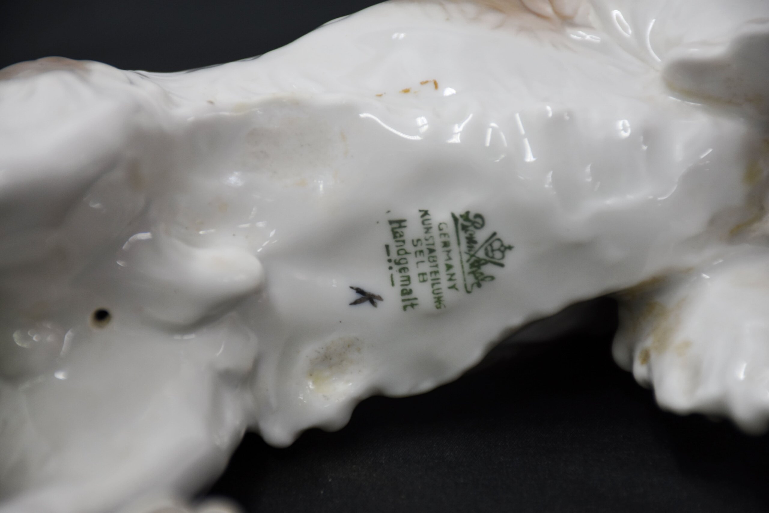 Figura perro caza con pato porcelana - Imagen 3